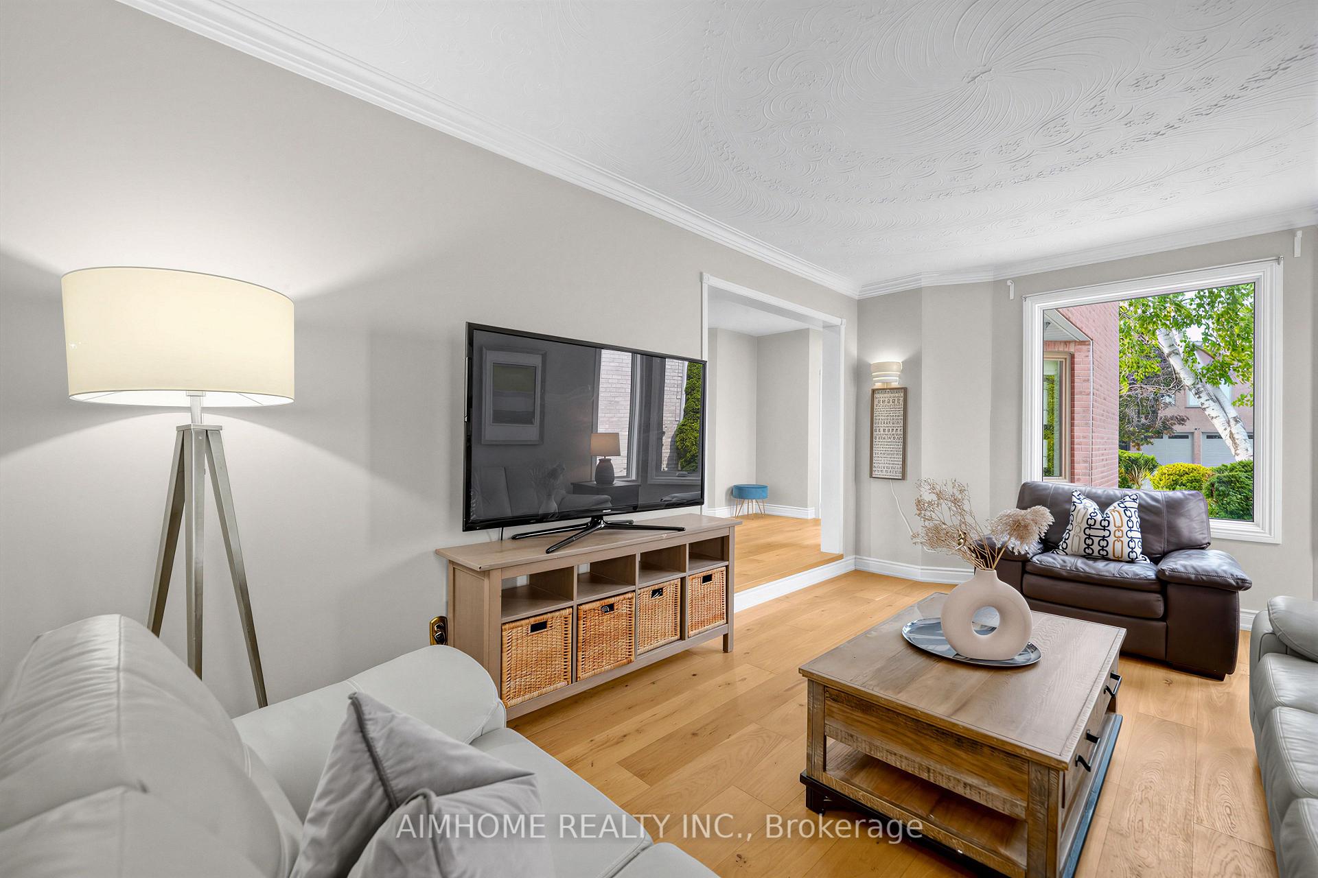 Photo 10 of 68 Aitken Circle, Markham, Unionville — HOMEH