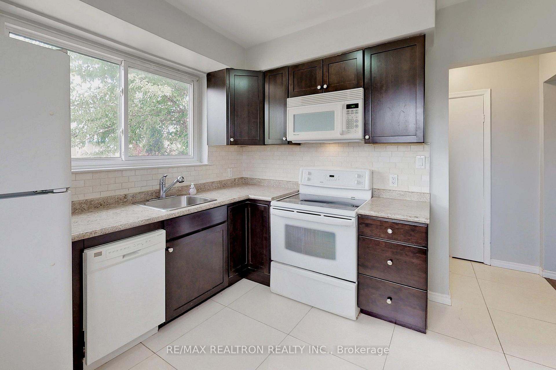 Photo 5 of Unit Upper, 669 Shakespeare Avenue, Oshawa, Donevan — HOMEH