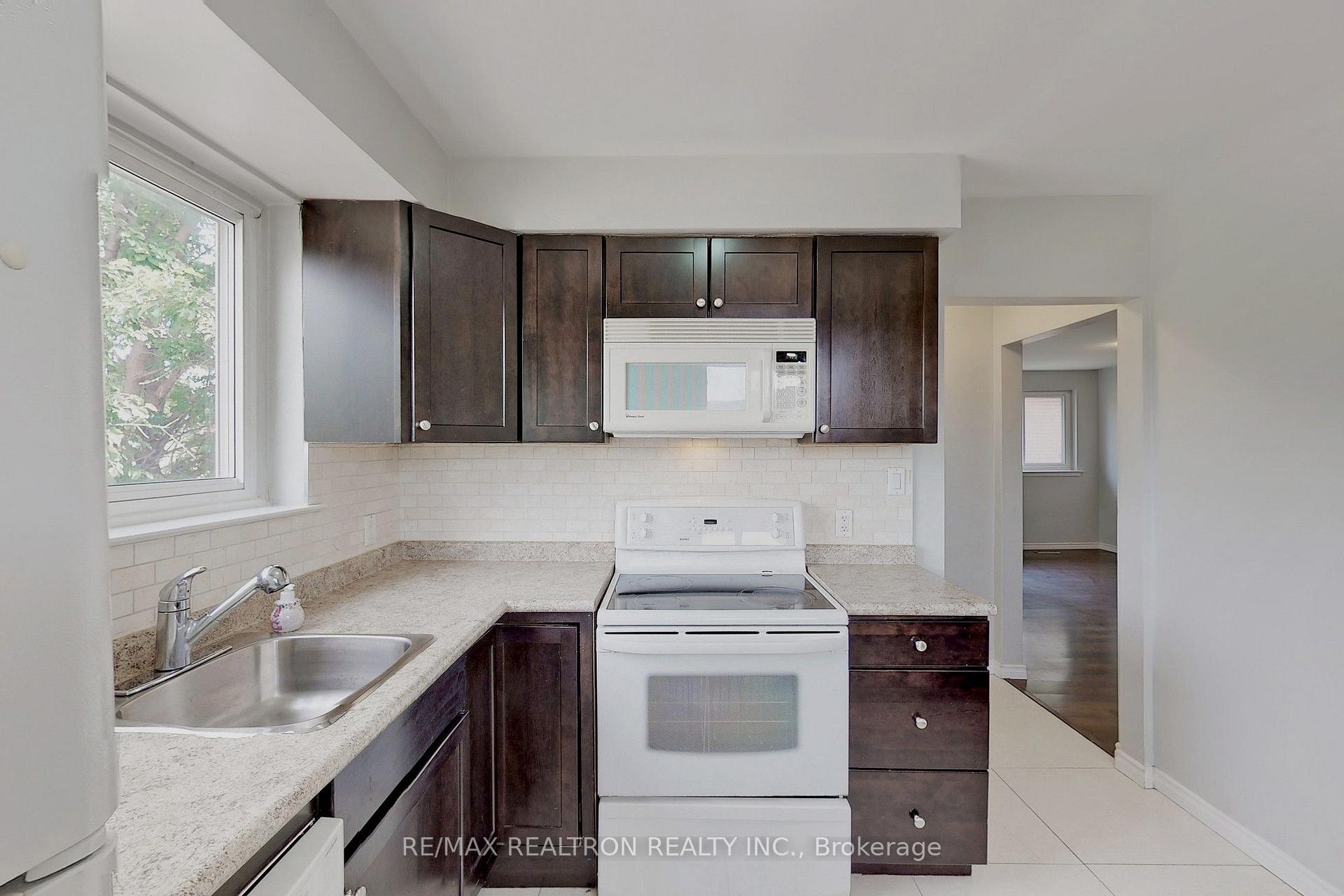 Photo 9 of Unit Upper, 669 Shakespeare Avenue, Oshawa, Donevan — HOMEH
