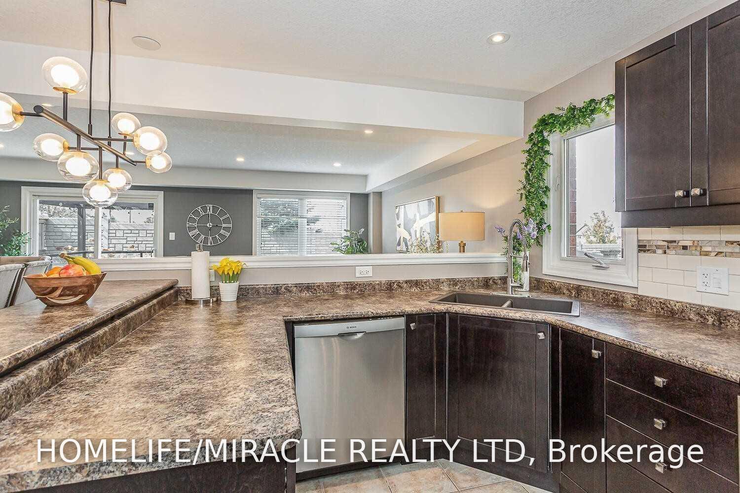 Photo 15 of 944 Dunblane Court, Kitchener, Huron Park — HOMEH