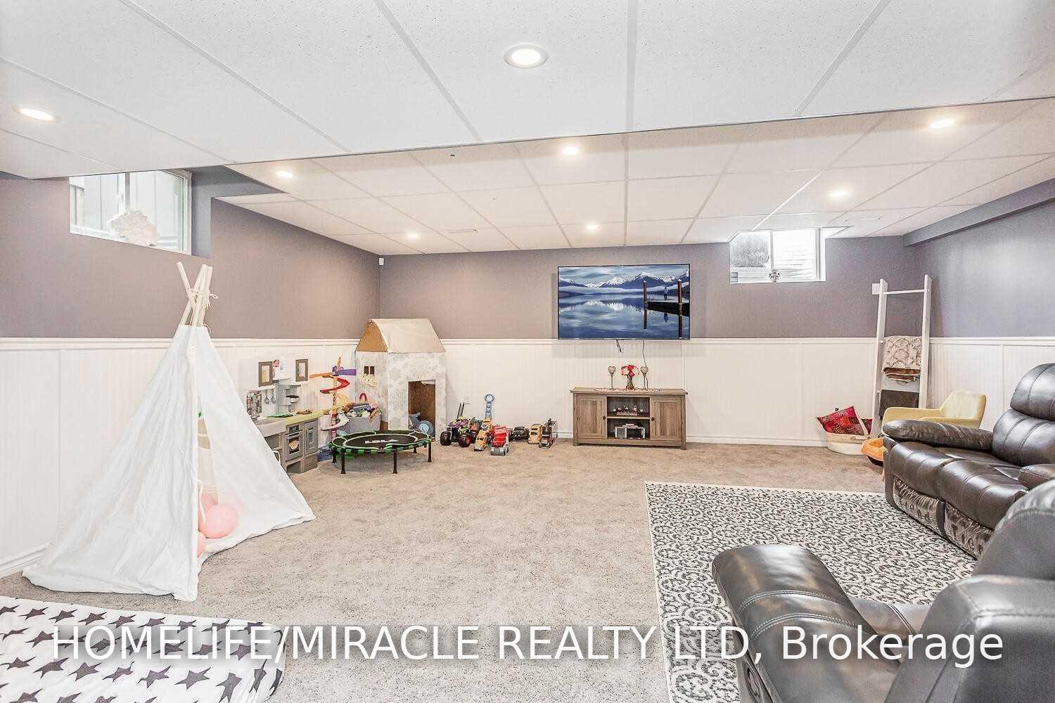 Photo 31 of 944 Dunblane Court, Kitchener, Huron Park — HOMEH