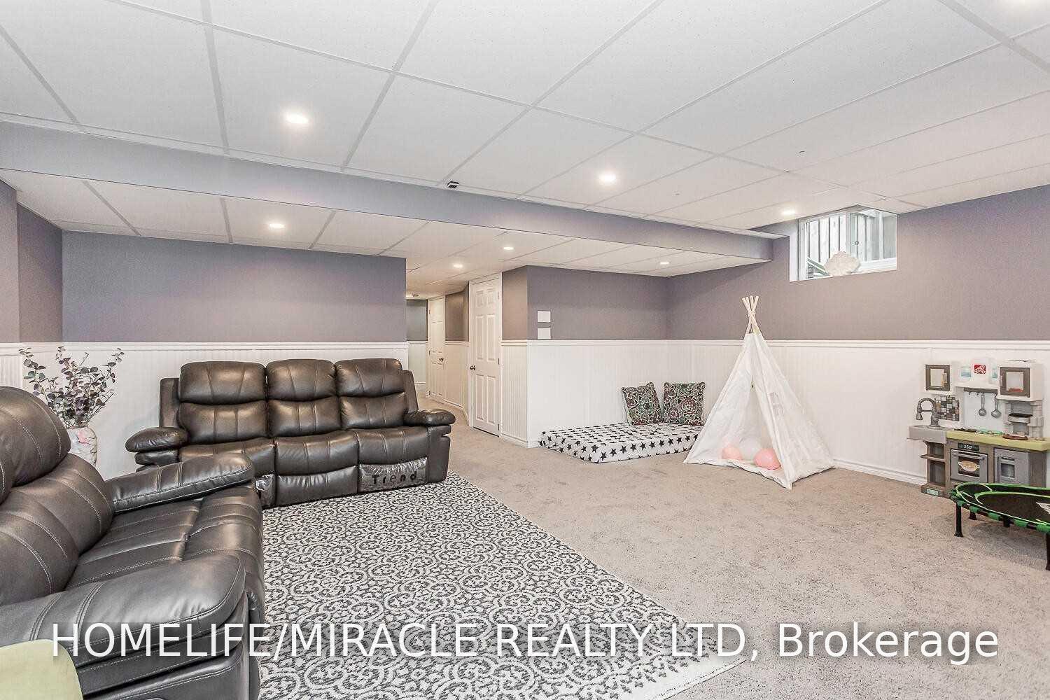 Photo 32 of 944 Dunblane Court, Kitchener, Huron Park — HOMEH