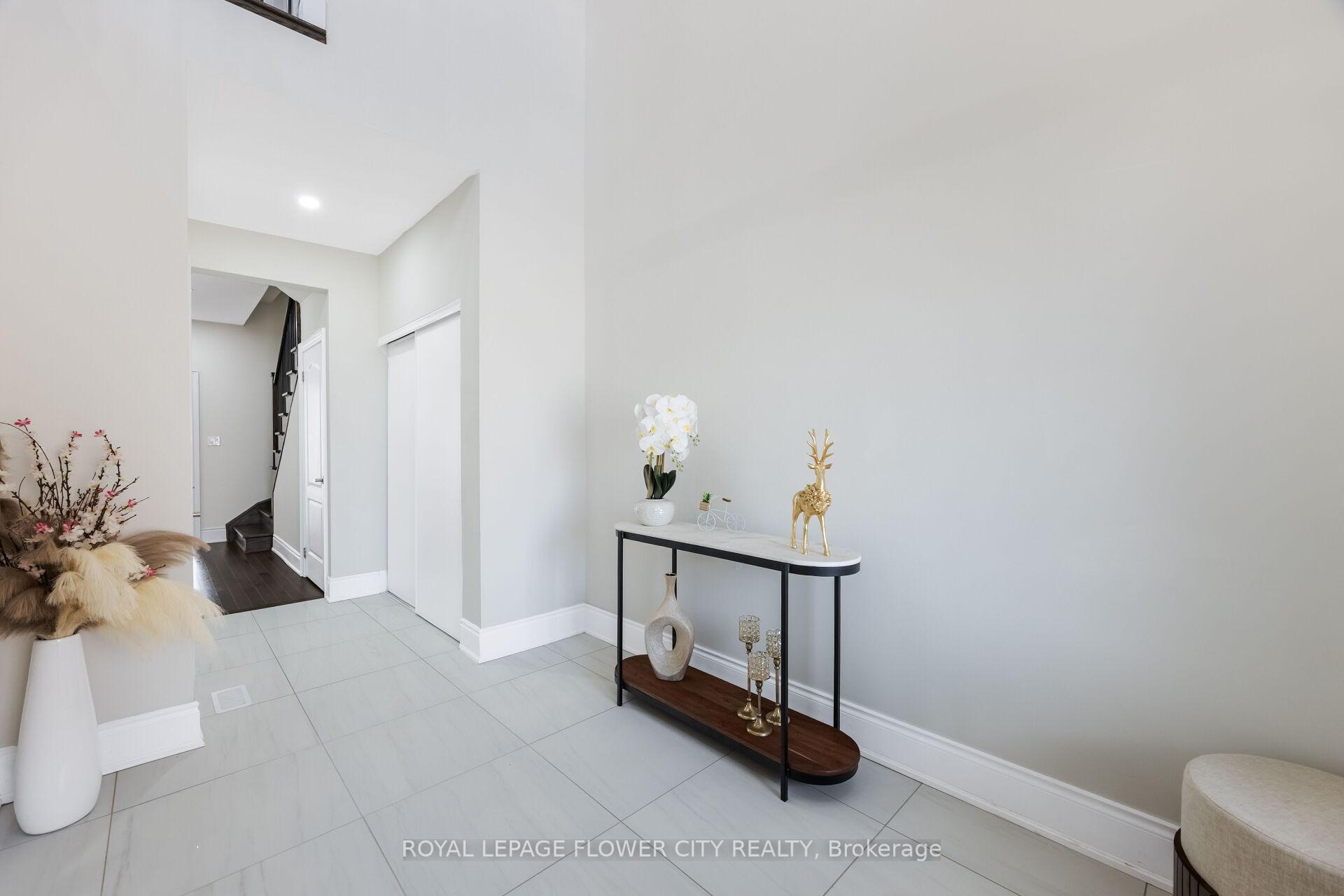 Photo 10 of 62 Foxsparrow Road, Brampton, Sandringham-Wellington North — HOMEH
