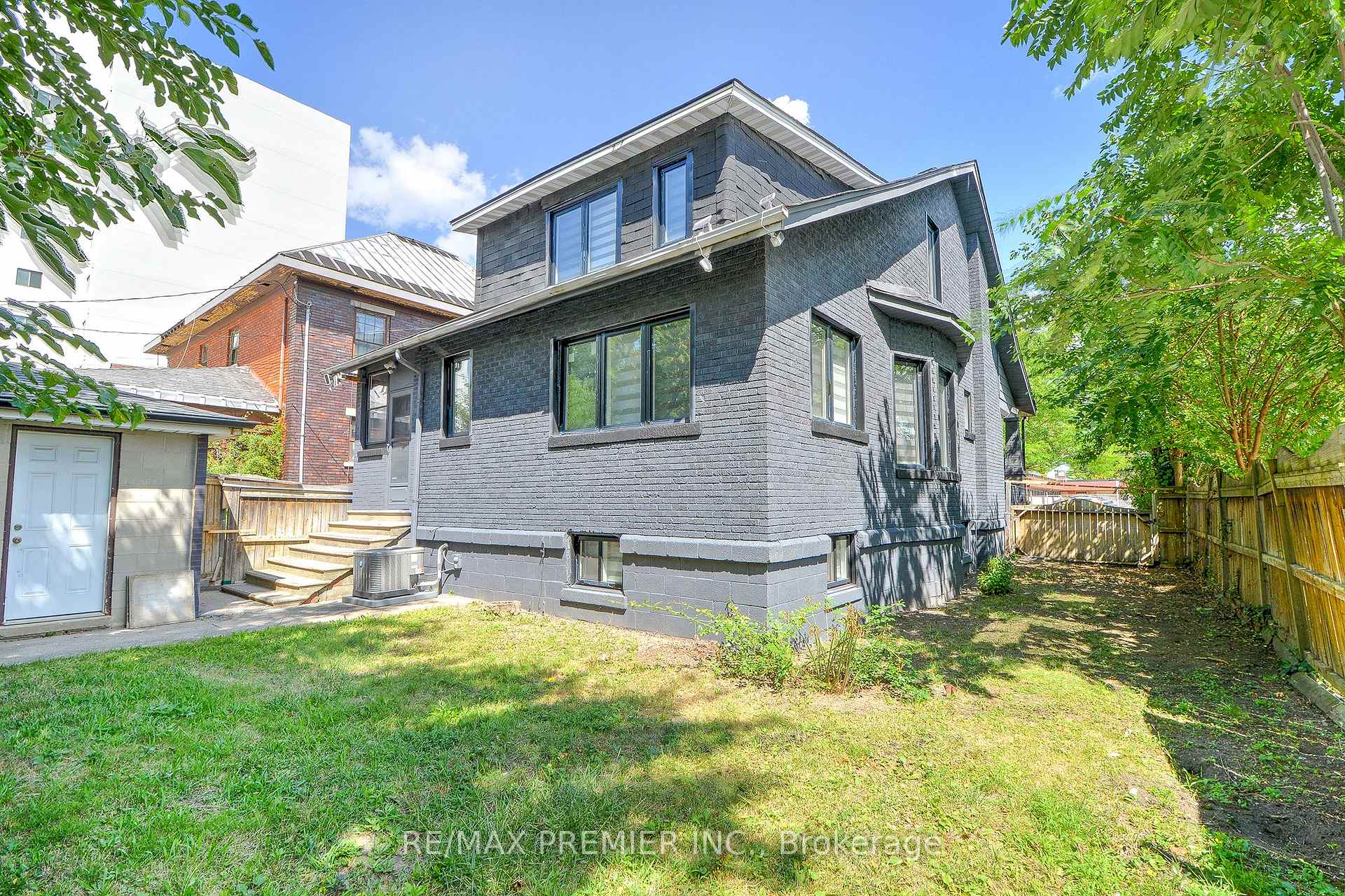Photo 4 of 1467 Ouellette Avenue, Windsor — HOMEH