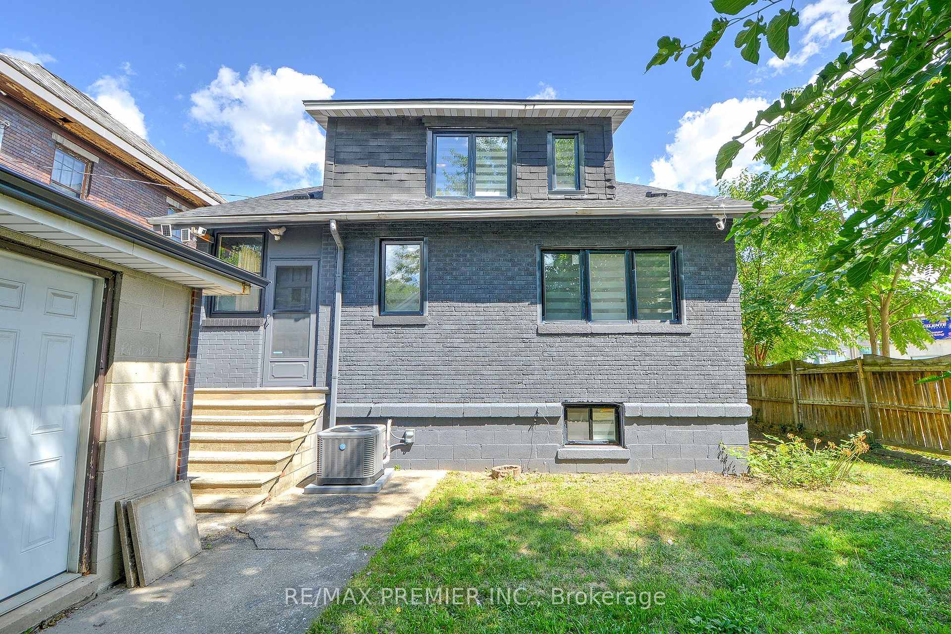 Photo 5 of 1467 Ouellette Avenue, Windsor — HOMEH