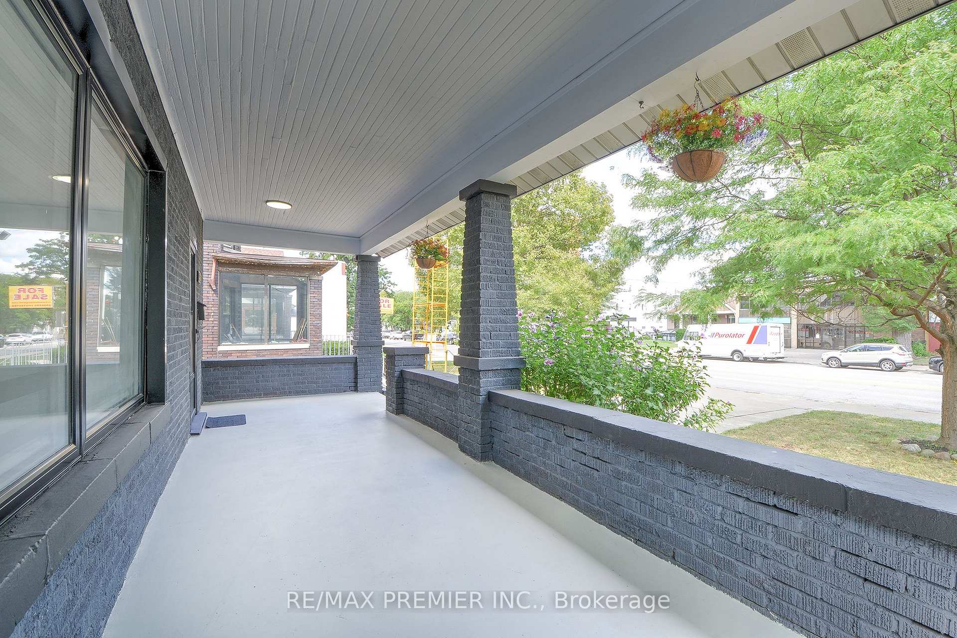 Photo 7 of 1467 Ouellette Avenue, Windsor — HOMEH