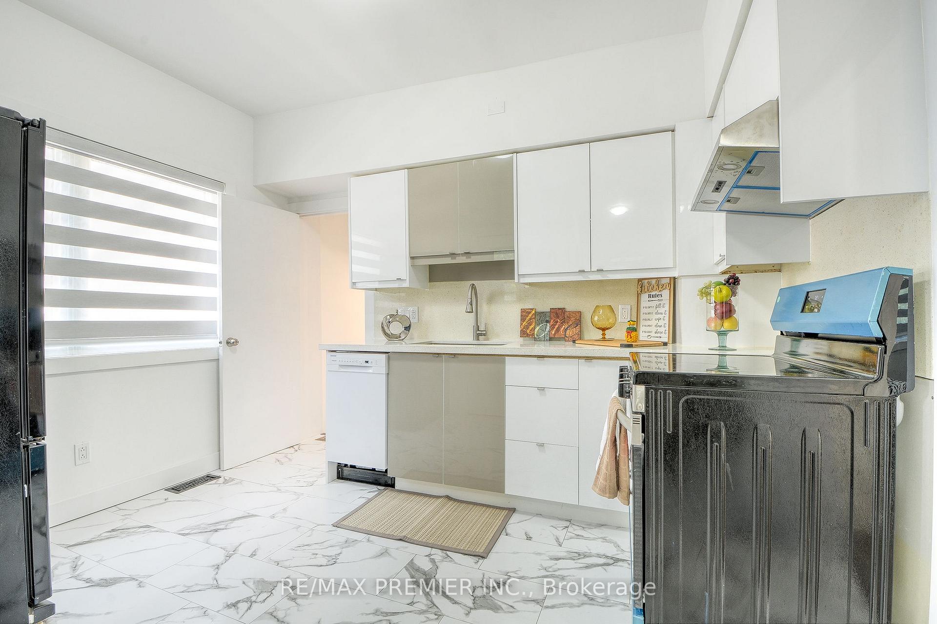 Photo 17 of 1467 Ouellette Avenue, Windsor — HOMEH