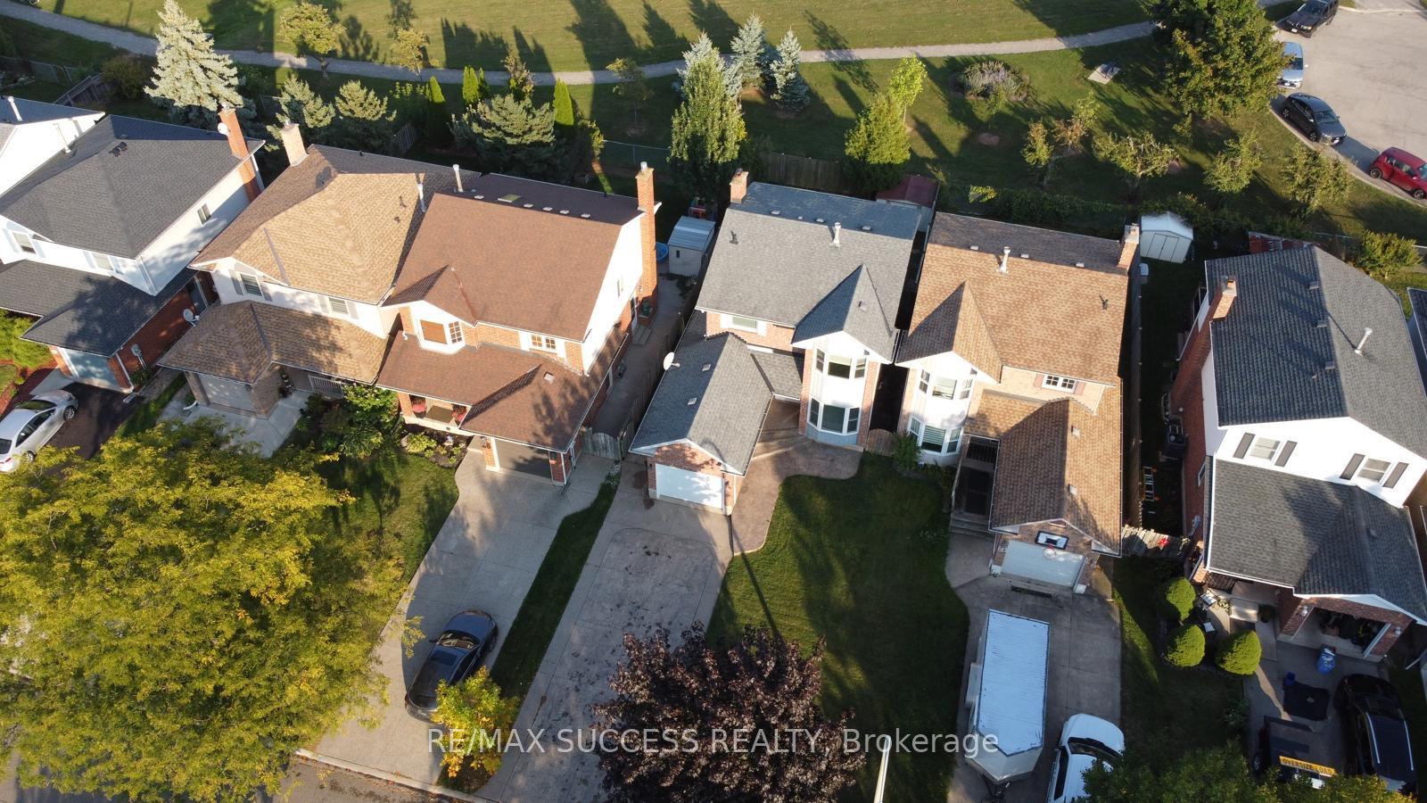Photo 1 of 26 Tomahawk Dr, Main, Grimsby, Grimsby East — HOMEH