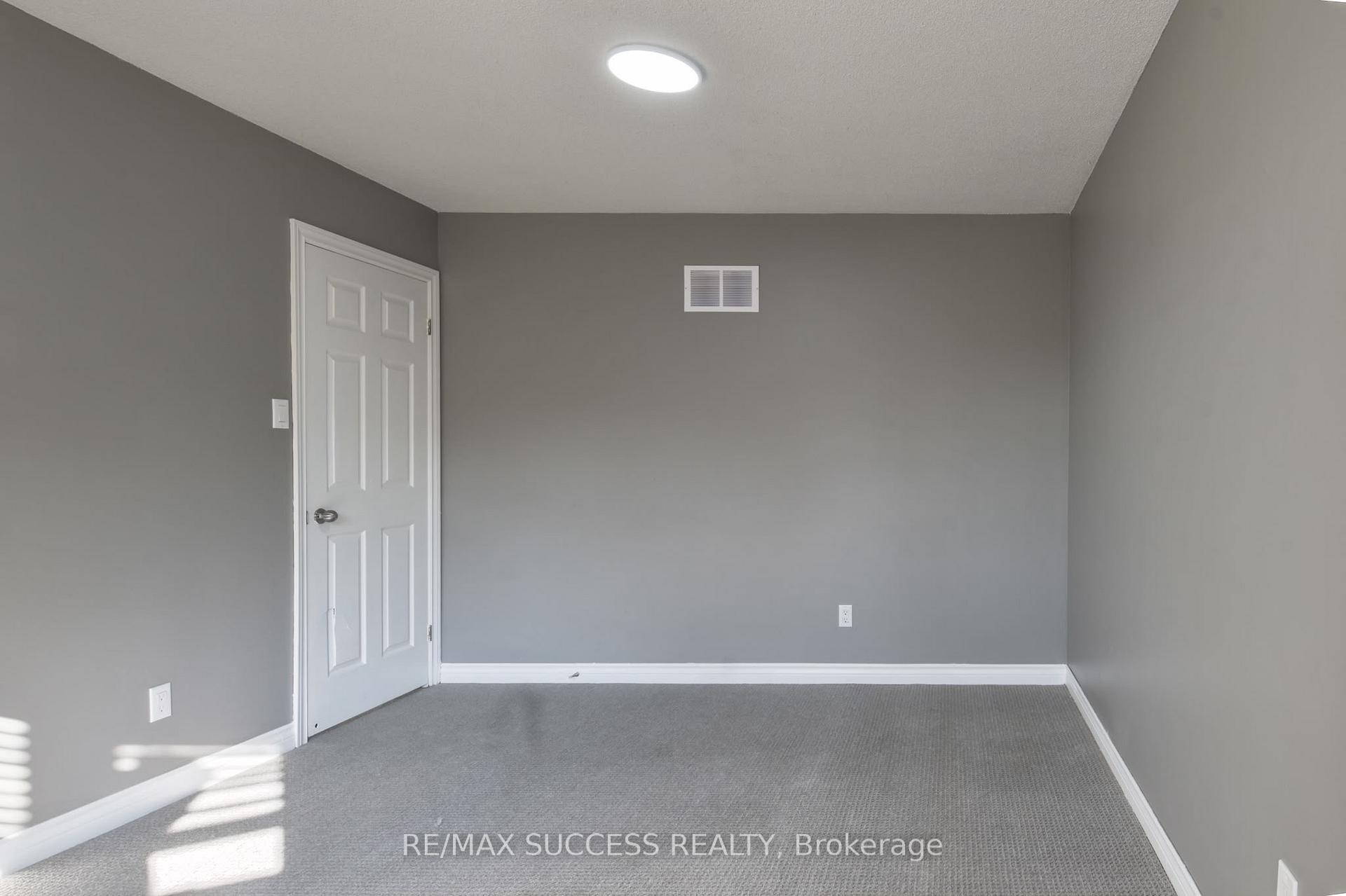Photo 3 of 26 Tomahawk Dr, Main, Grimsby, Grimsby East — HOMEH
