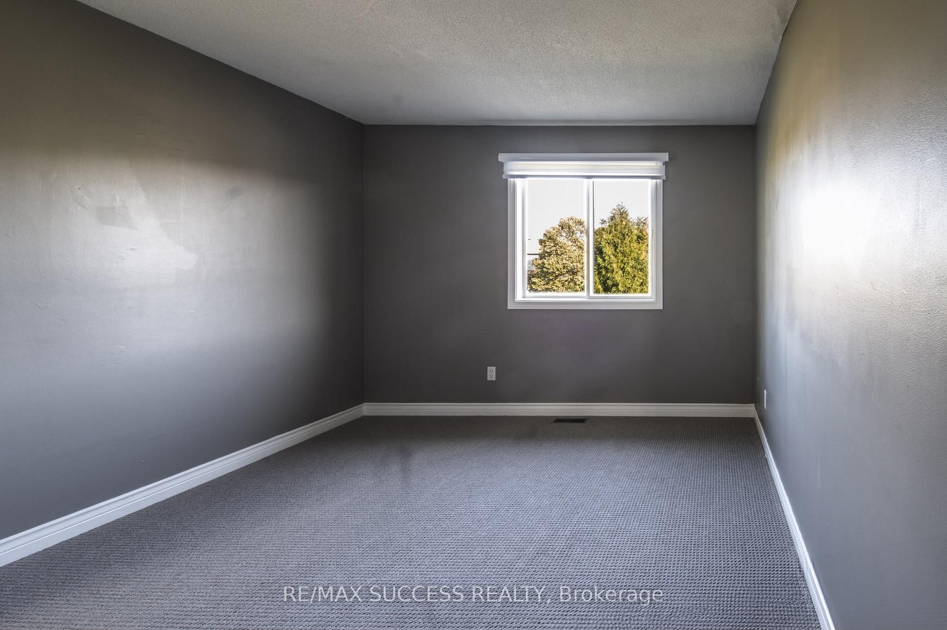 Photo 5 of 26 Tomahawk Dr, Main, Grimsby, Grimsby East — HOMEH
