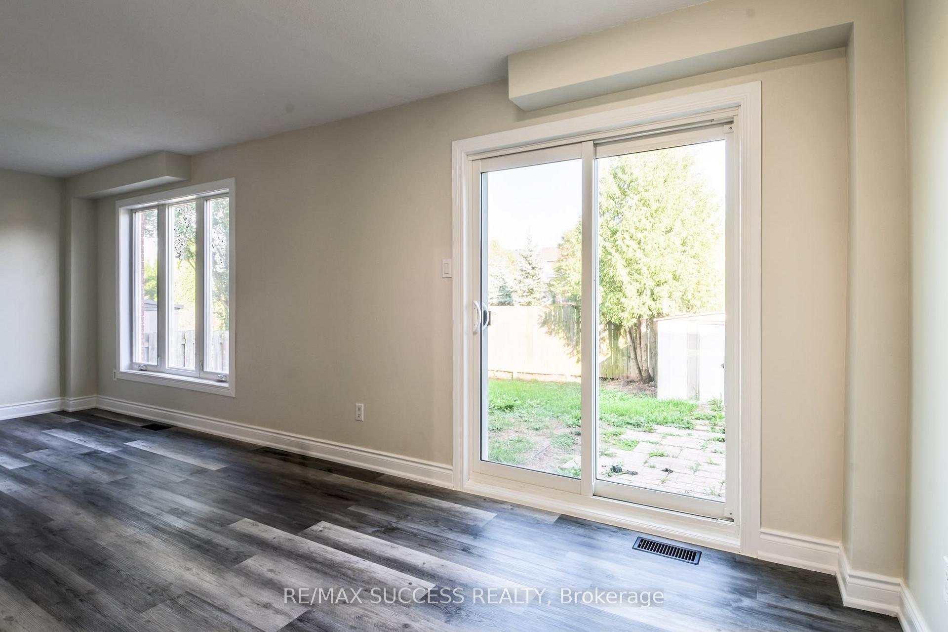 Photo 7 of 26 Tomahawk Dr, Main, Grimsby, Grimsby East — HOMEH