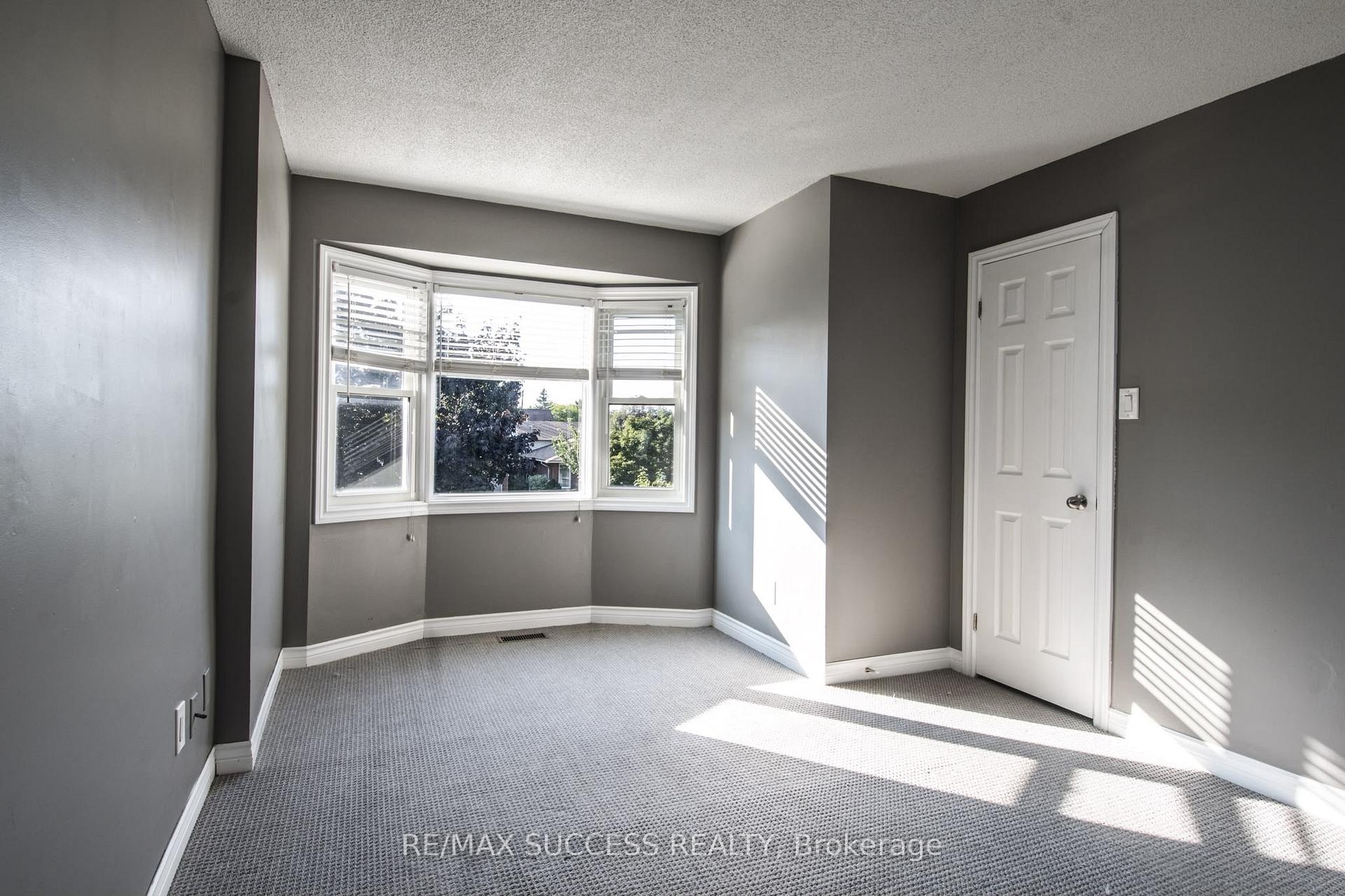 Photo 9 of 26 Tomahawk Dr, Main, Grimsby, Grimsby East — HOMEH