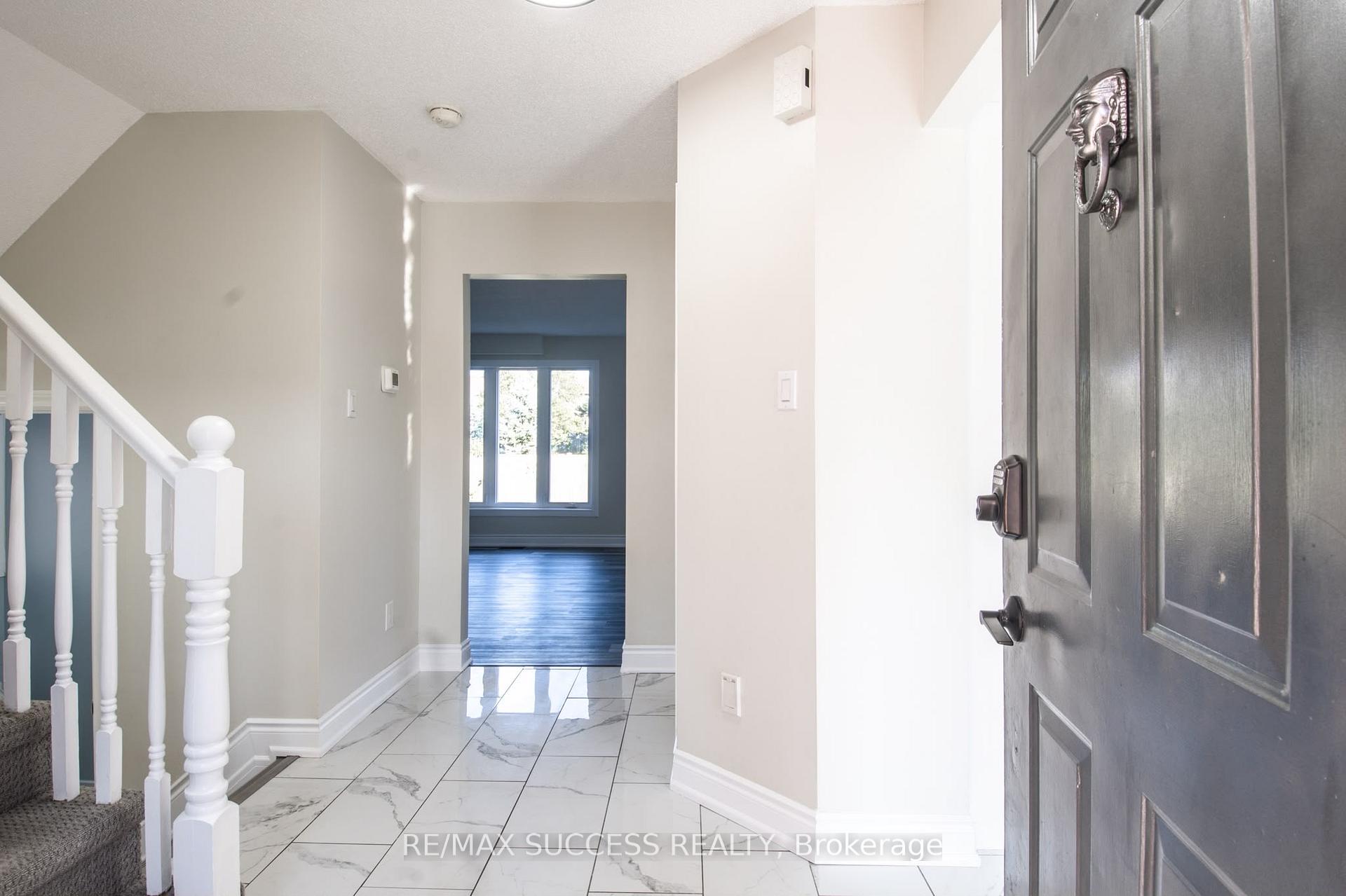 Photo 10 of 26 Tomahawk Dr, Main, Grimsby, Grimsby East — HOMEH