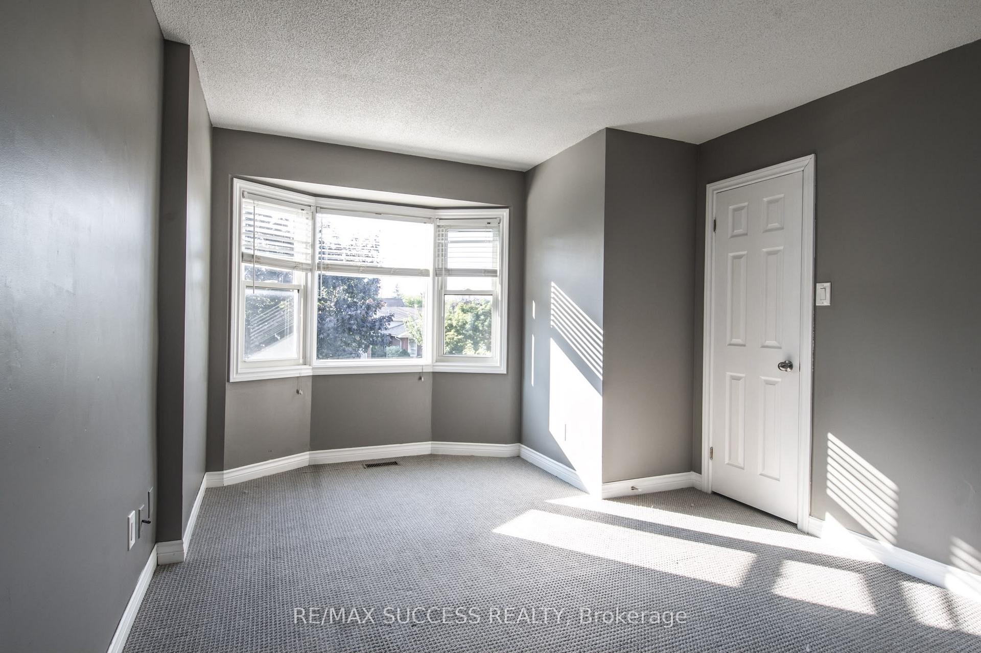 Photo 11 of 26 Tomahawk Dr, Main, Grimsby, Grimsby East — HOMEH