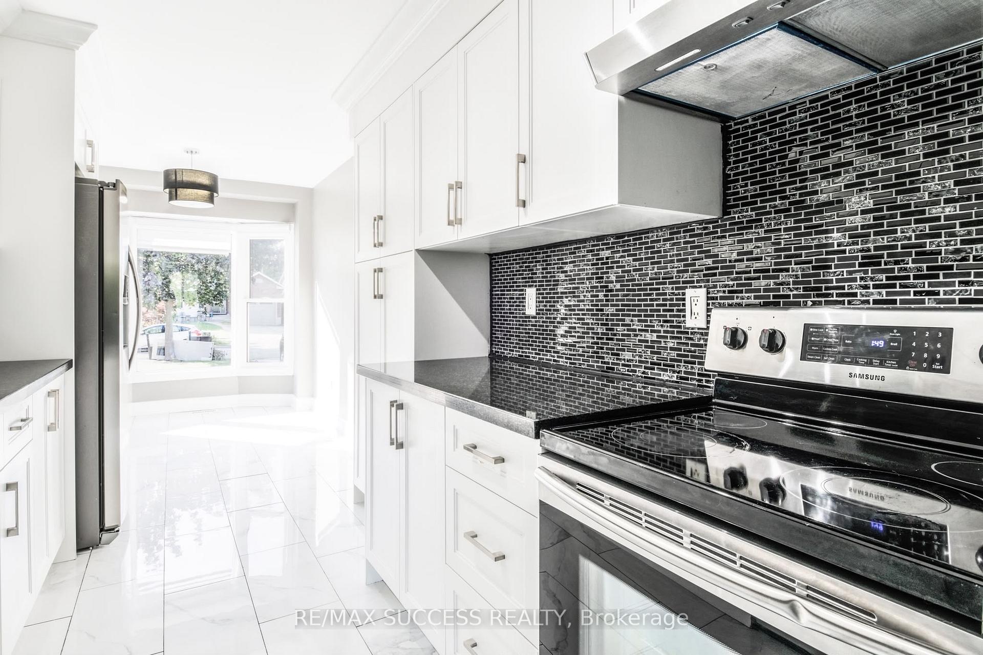 Photo 12 of 26 Tomahawk Dr, Main, Grimsby, Grimsby East — HOMEH