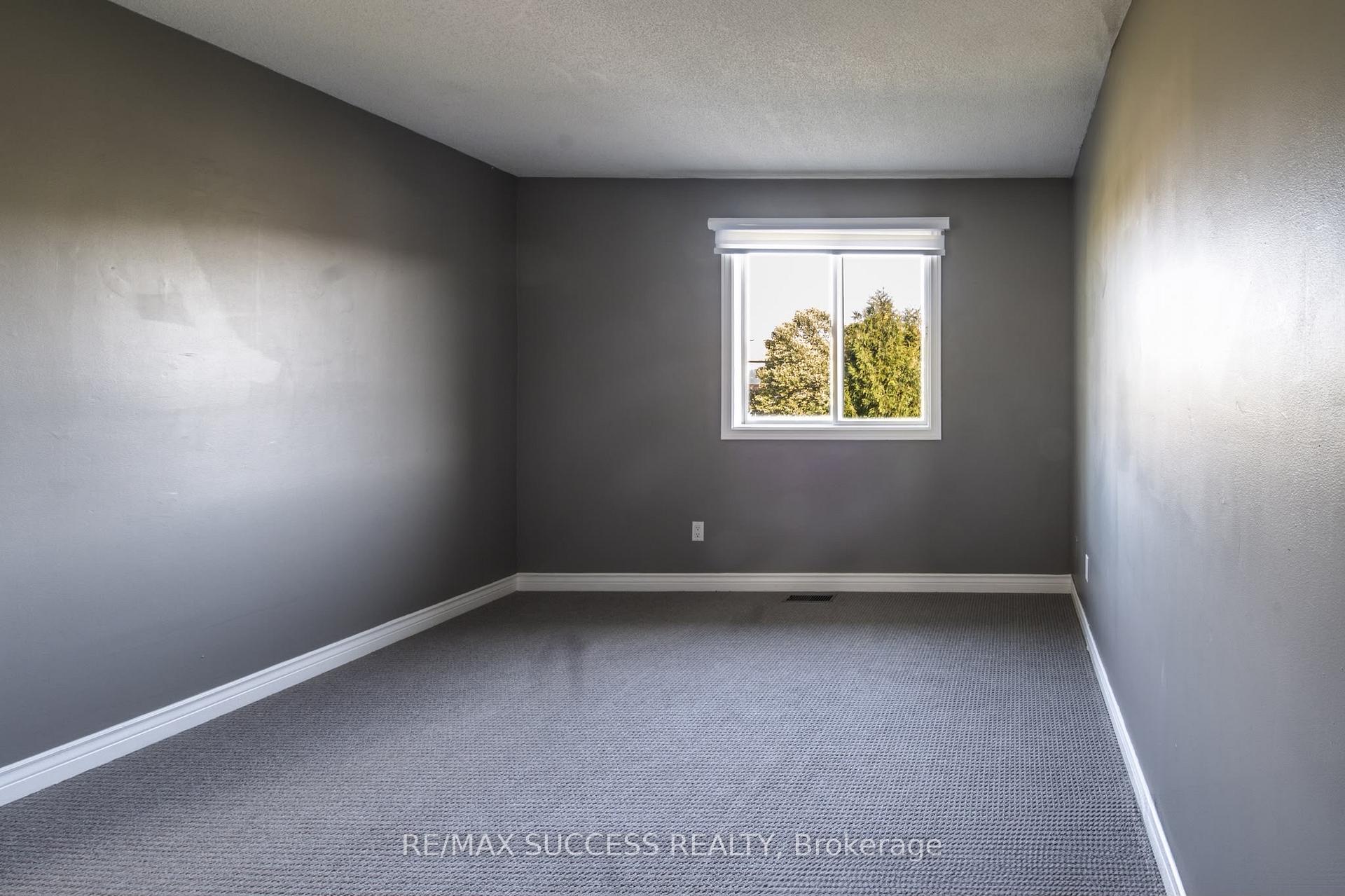 Photo 13 of 26 Tomahawk Dr, Main, Grimsby, Grimsby East — HOMEH