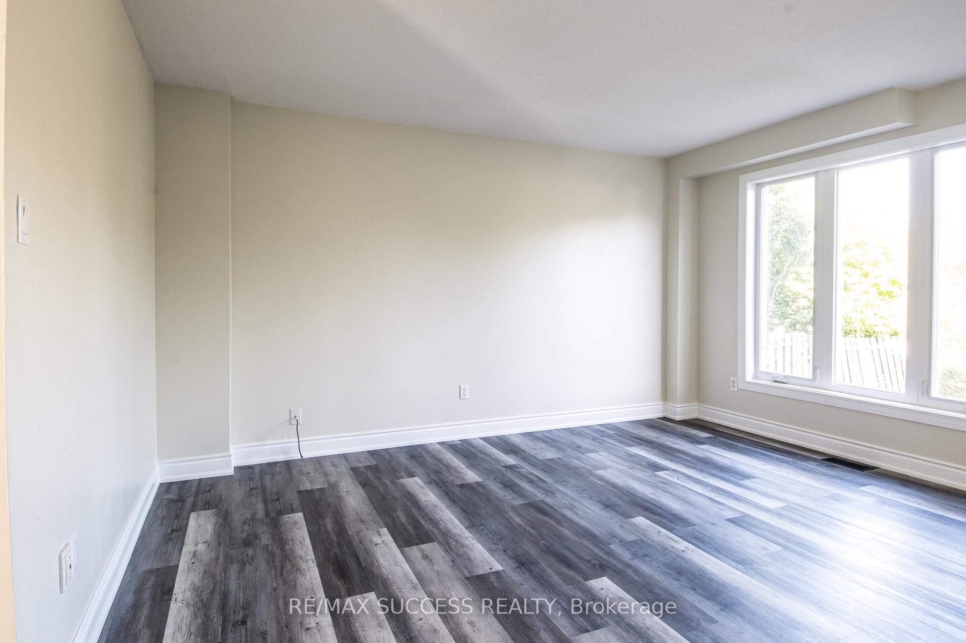 Photo 15 of 26 Tomahawk Dr, Main, Grimsby, Grimsby East — HOMEH
