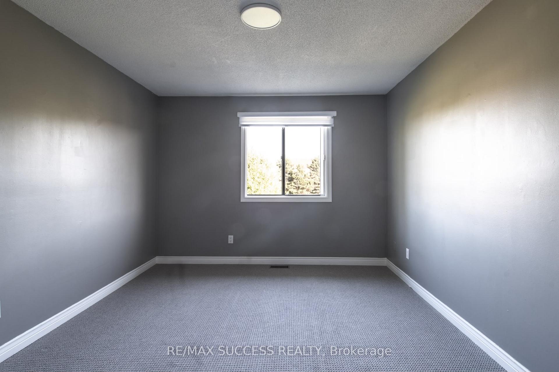 Photo 17 of 26 Tomahawk Dr, Main, Grimsby, Grimsby East — HOMEH
