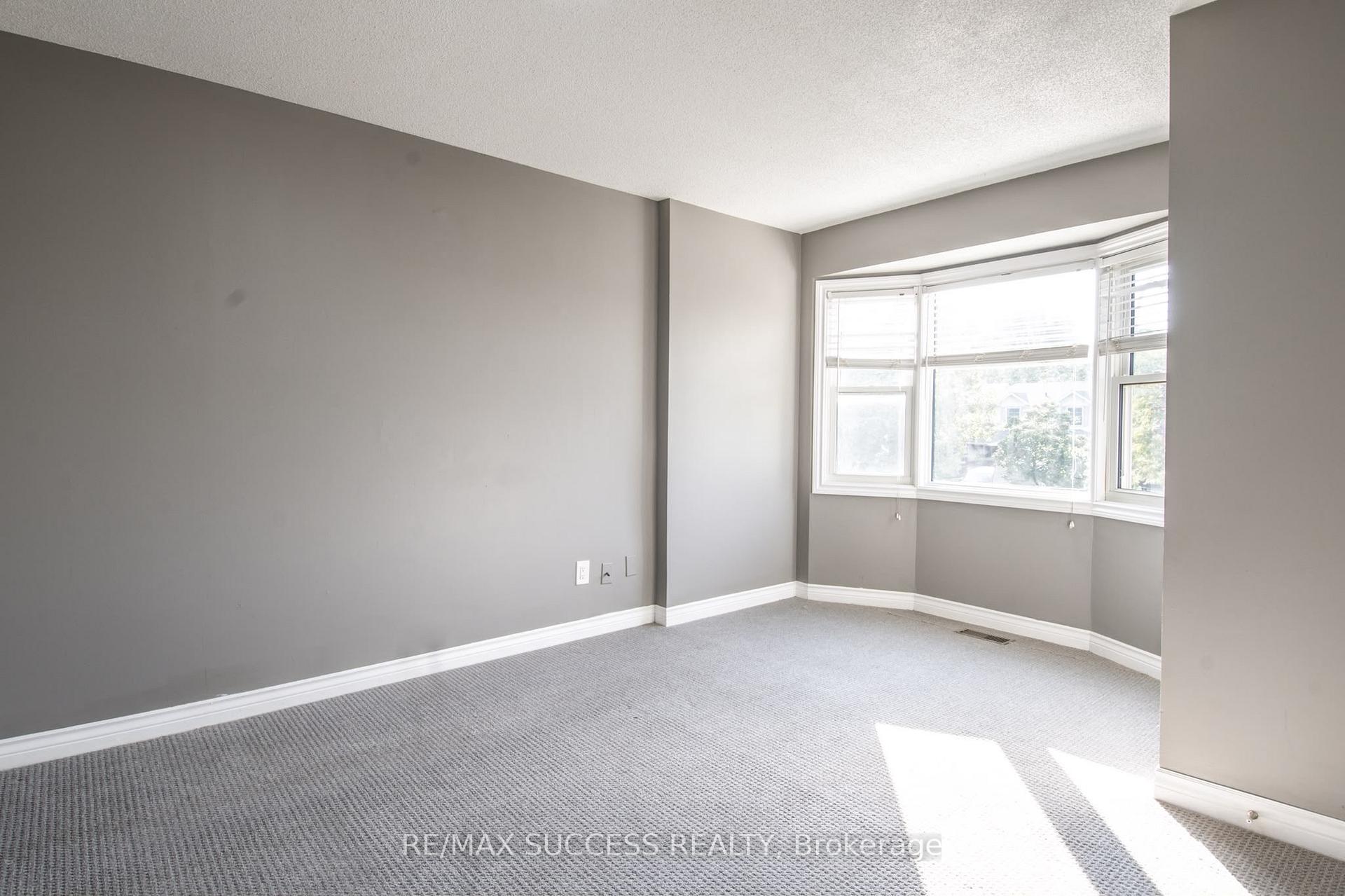 Photo 18 of 26 Tomahawk Dr, Main, Grimsby, Grimsby East — HOMEH