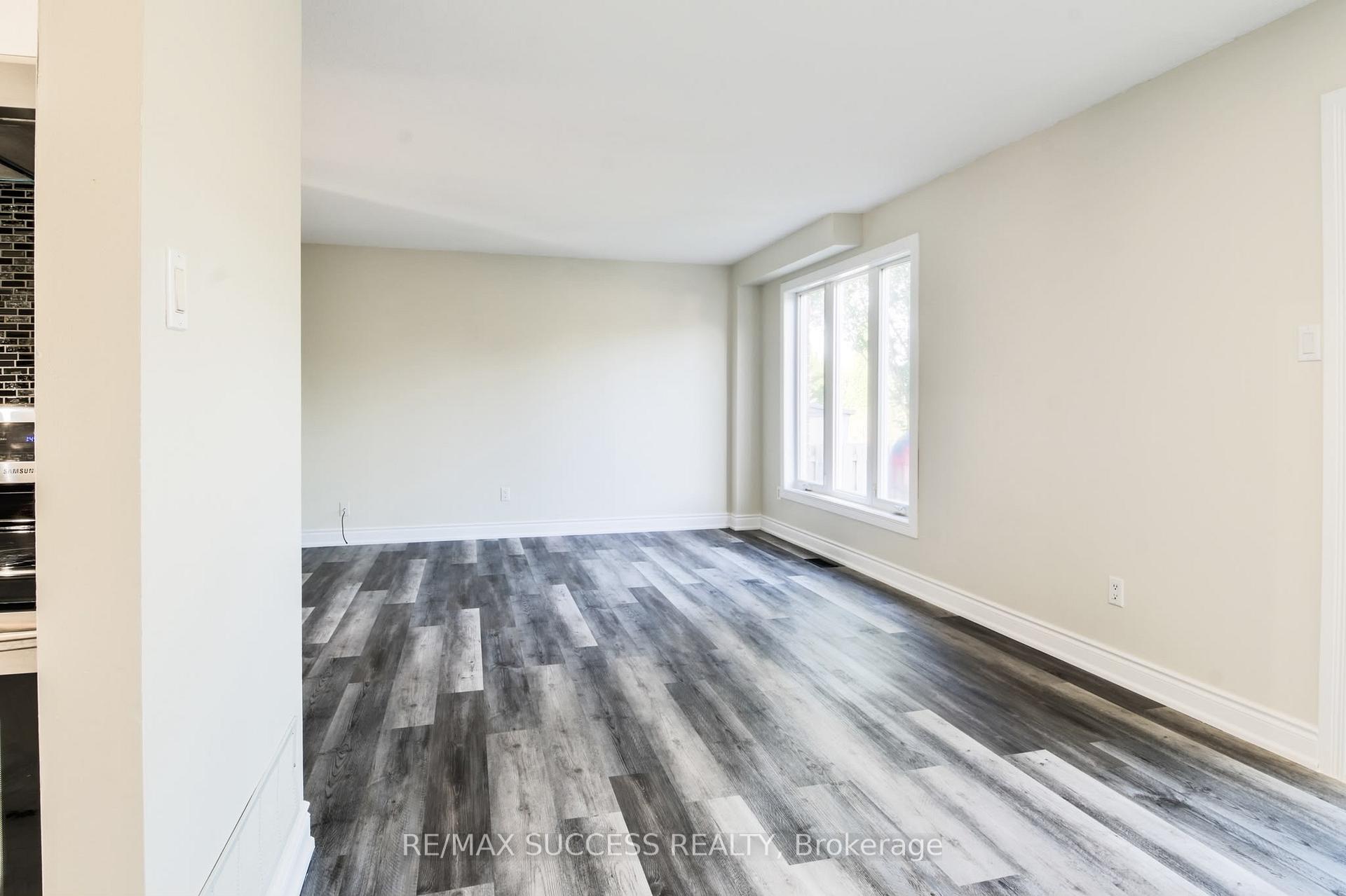 Photo 19 of 26 Tomahawk Dr, Main, Grimsby, Grimsby East — HOMEH