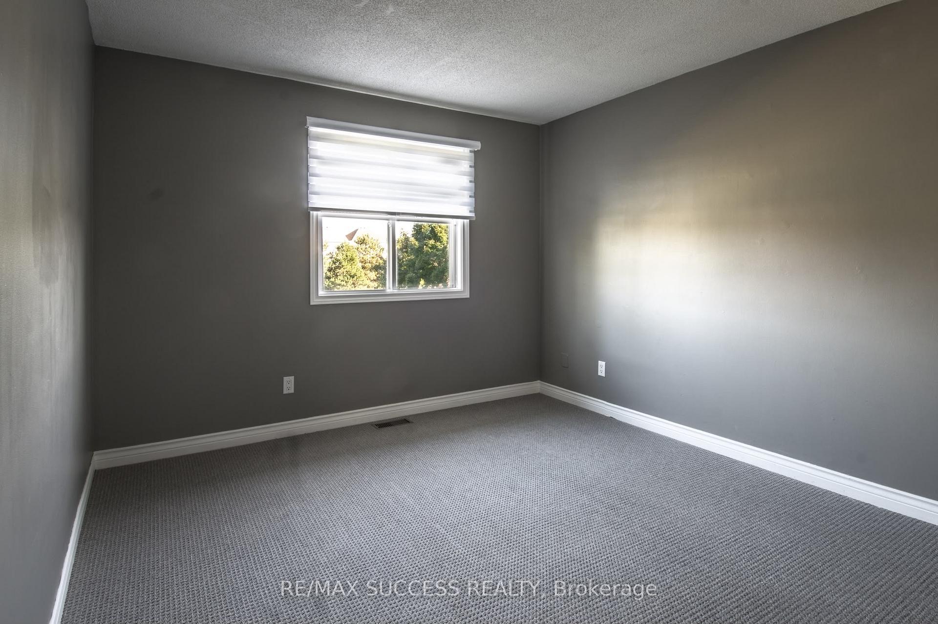 Photo 20 of 26 Tomahawk Dr, Main, Grimsby, Grimsby East — HOMEH