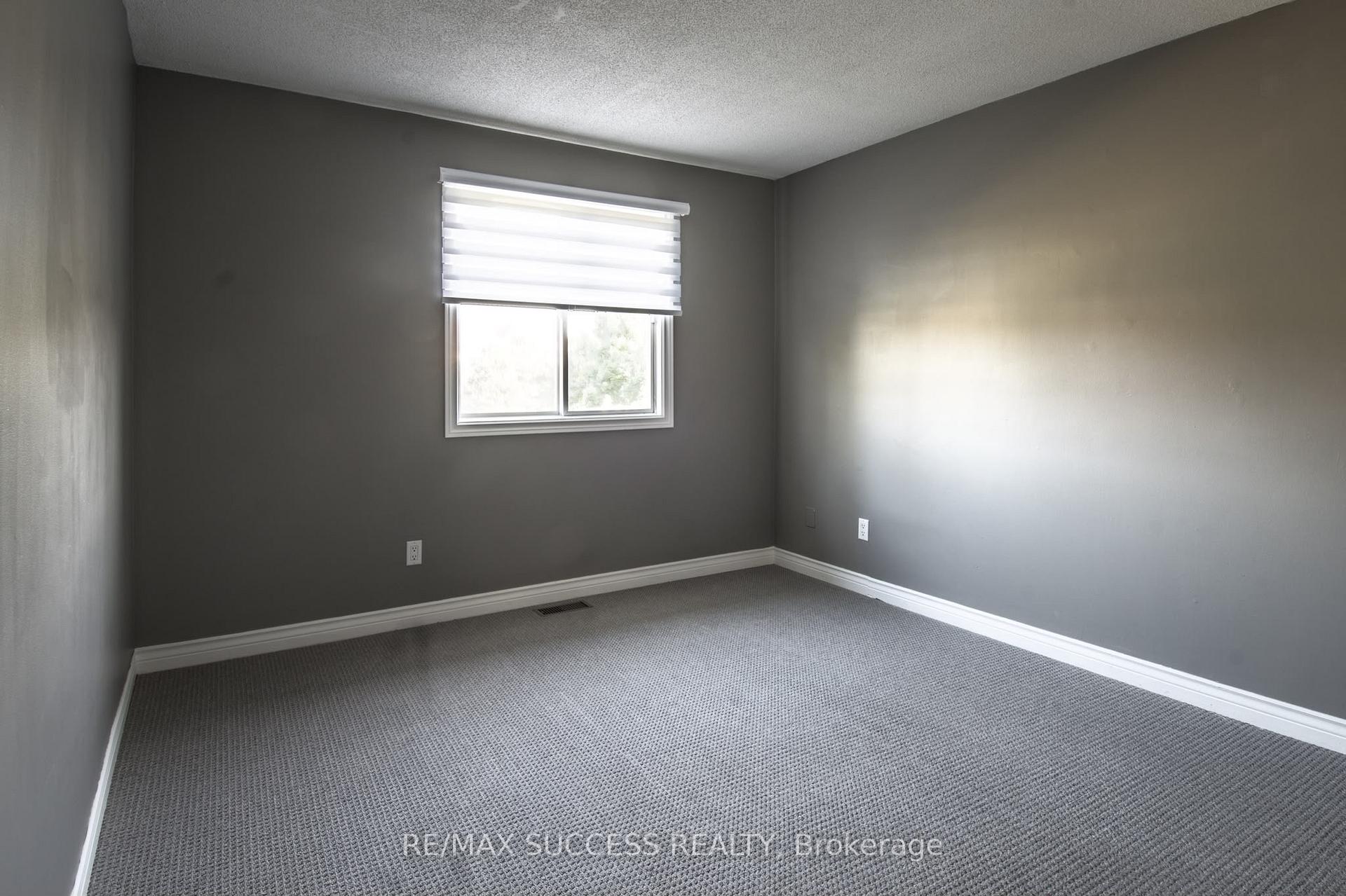 Photo 24 of 26 Tomahawk Dr, Main, Grimsby, Grimsby East — HOMEH