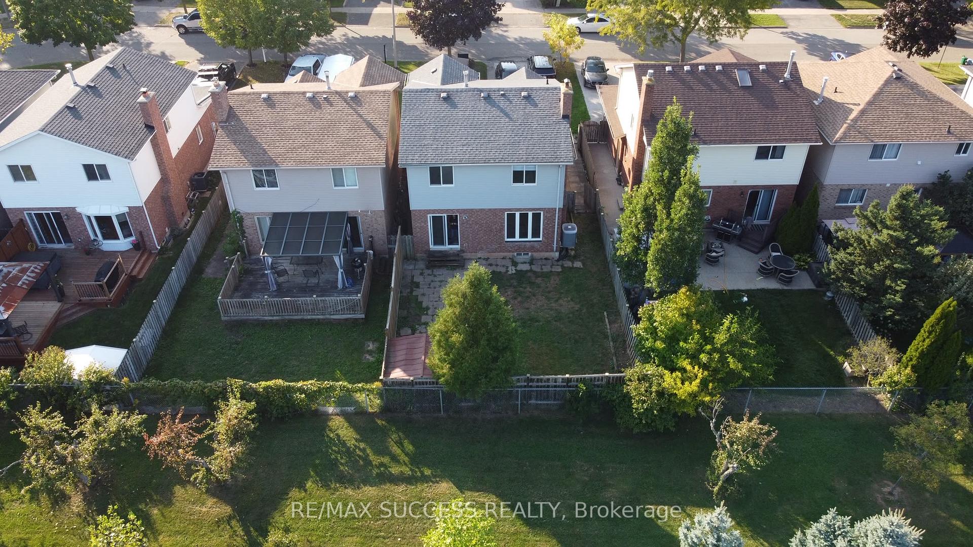 Photo 28 of 26 Tomahawk Dr, Main, Grimsby, Grimsby East — HOMEH