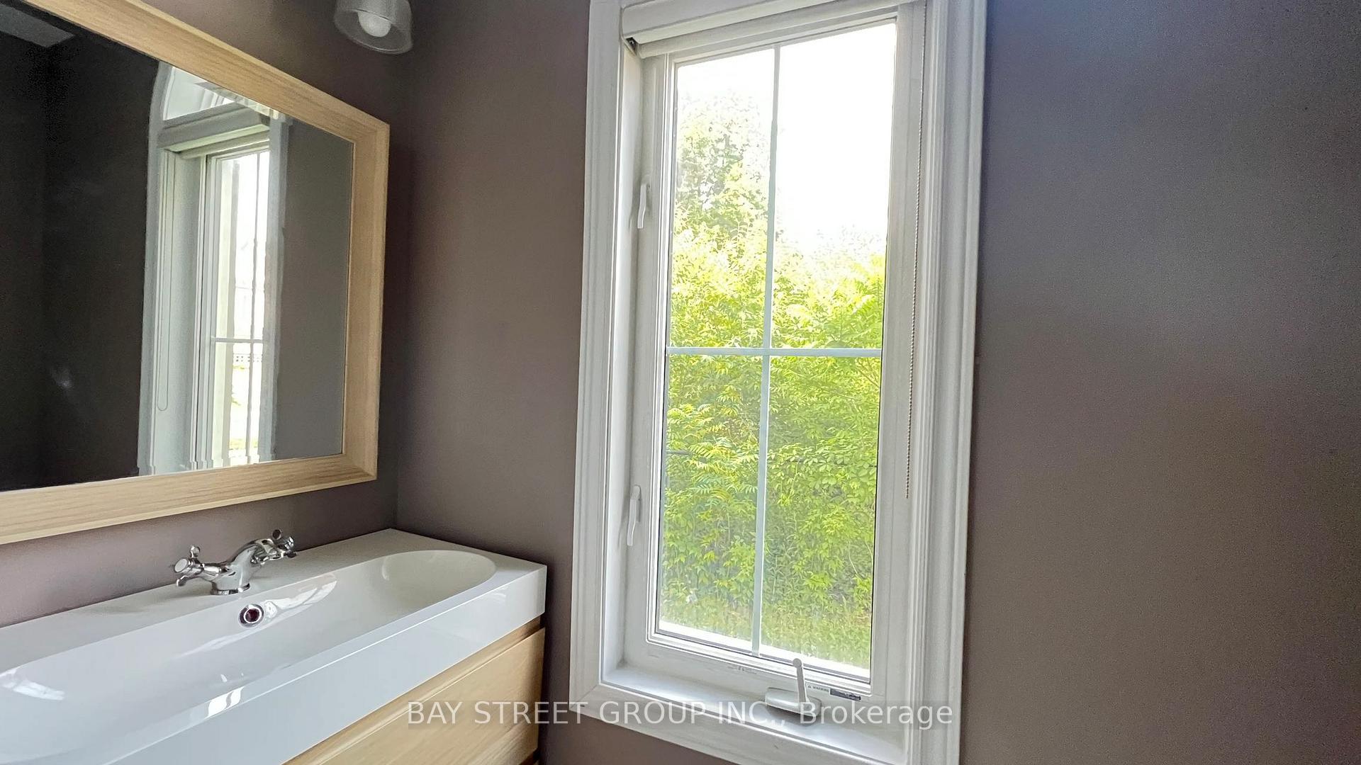 Photo 5 of 116 Riding Mountain Drive, Richmond Hill, Jefferson — HOMEH