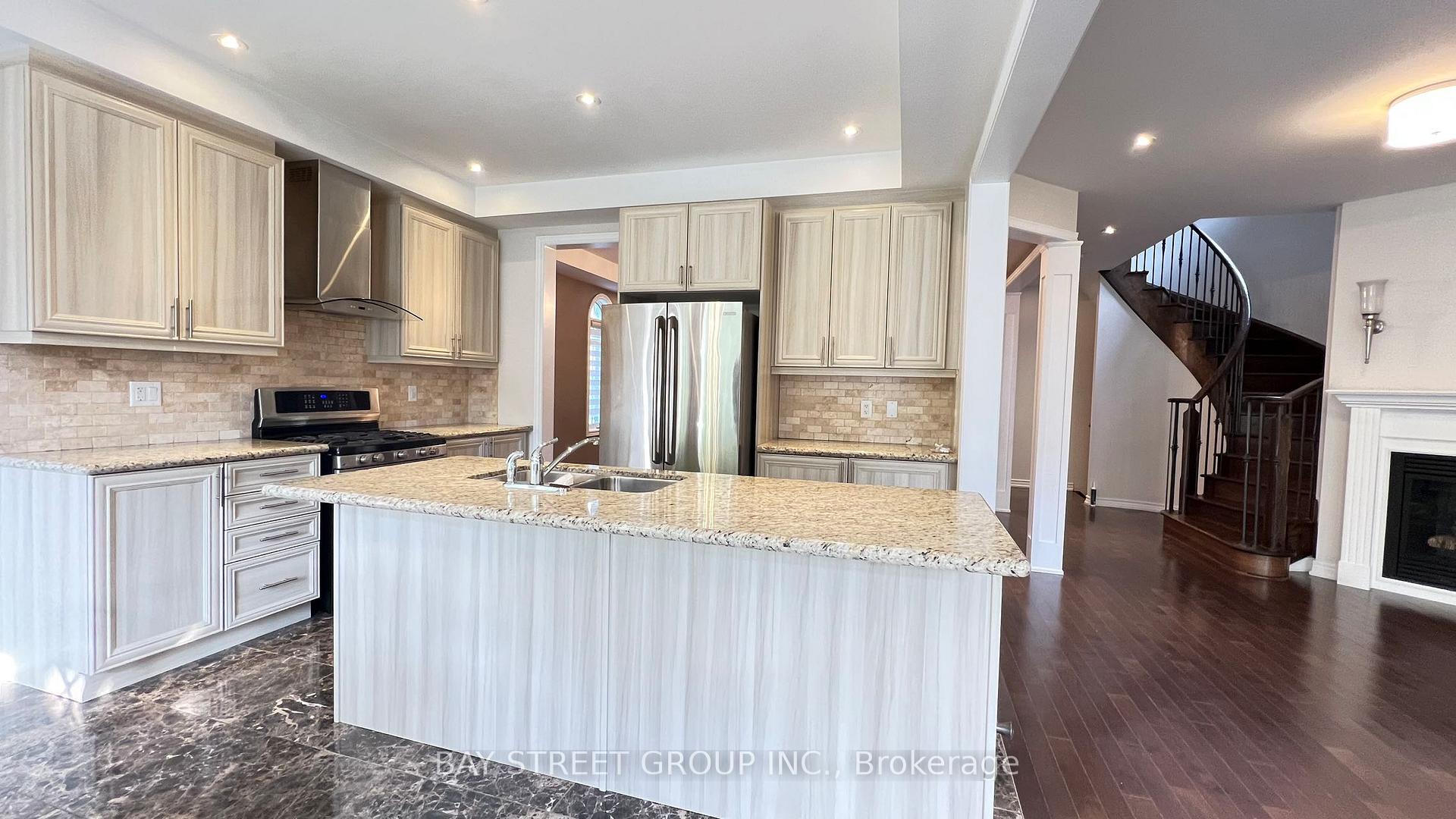 Photo 15 of 116 Riding Mountain Drive, Richmond Hill, Jefferson — HOMEH