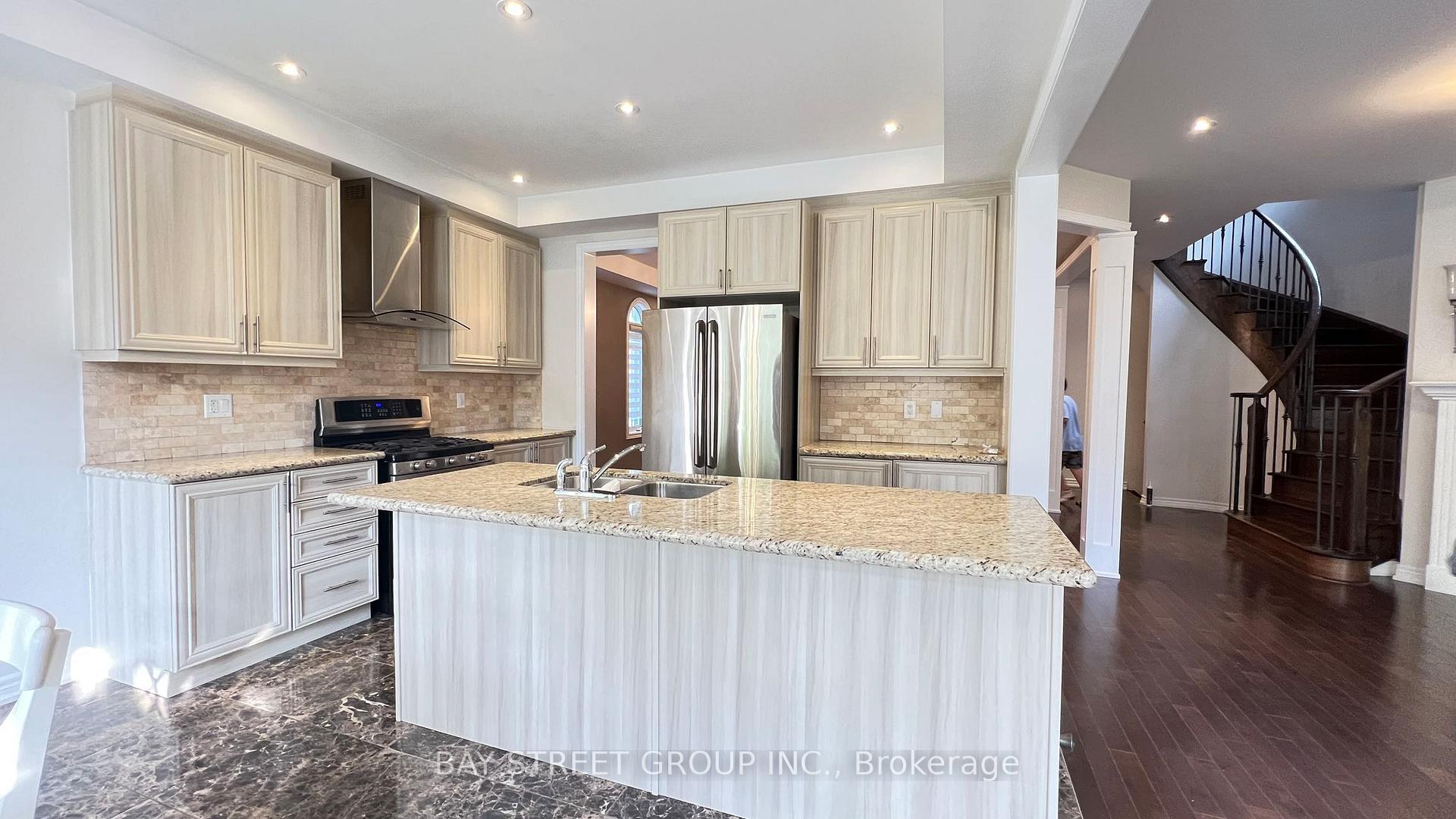 Photo 16 of 116 Riding Mountain Drive, Richmond Hill, Jefferson — HOMEH