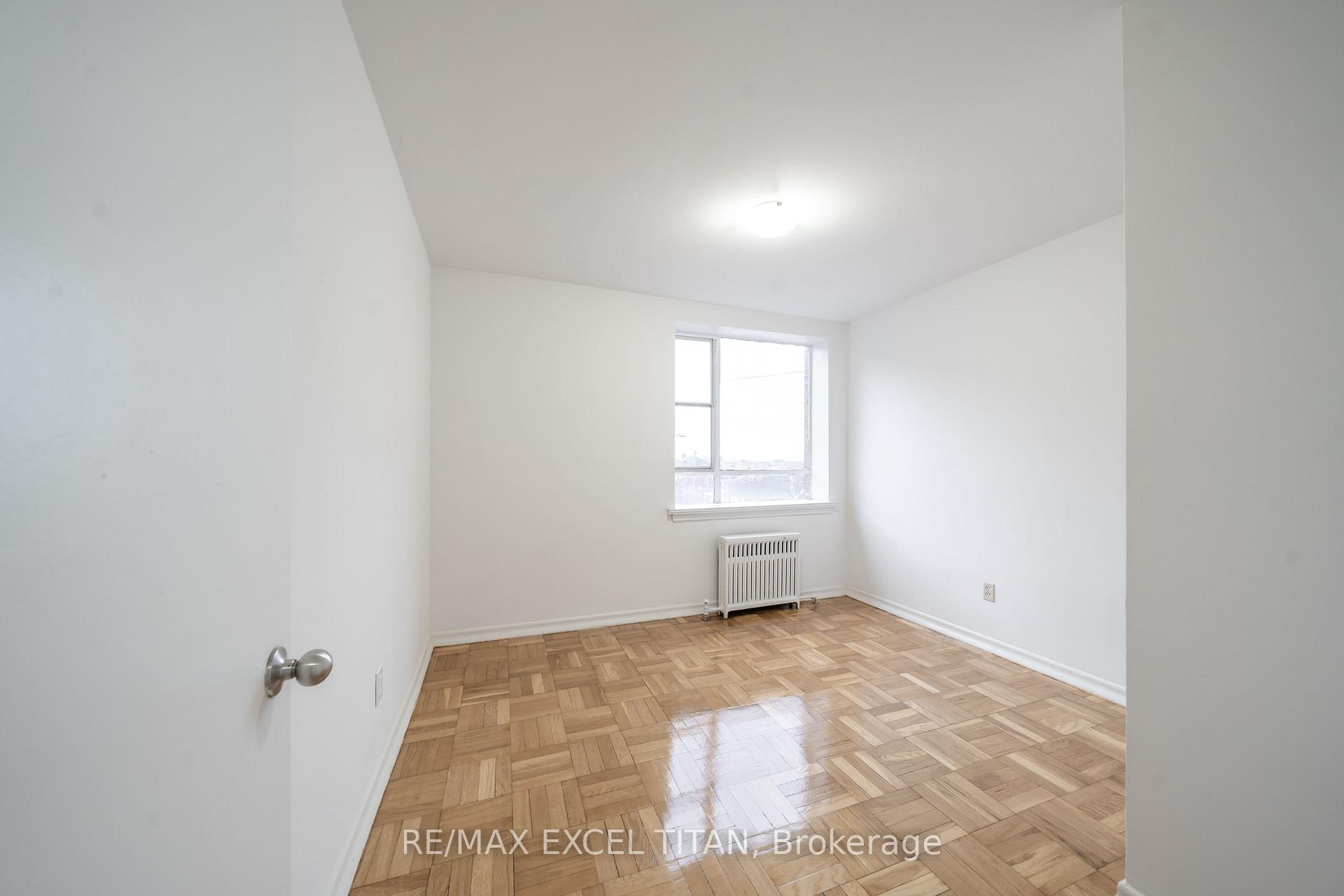 Photo 3 of Unit 106, 2507 Eglinton Avenue W, Toronto, Keelesdale-Eglinton West — HOMEH