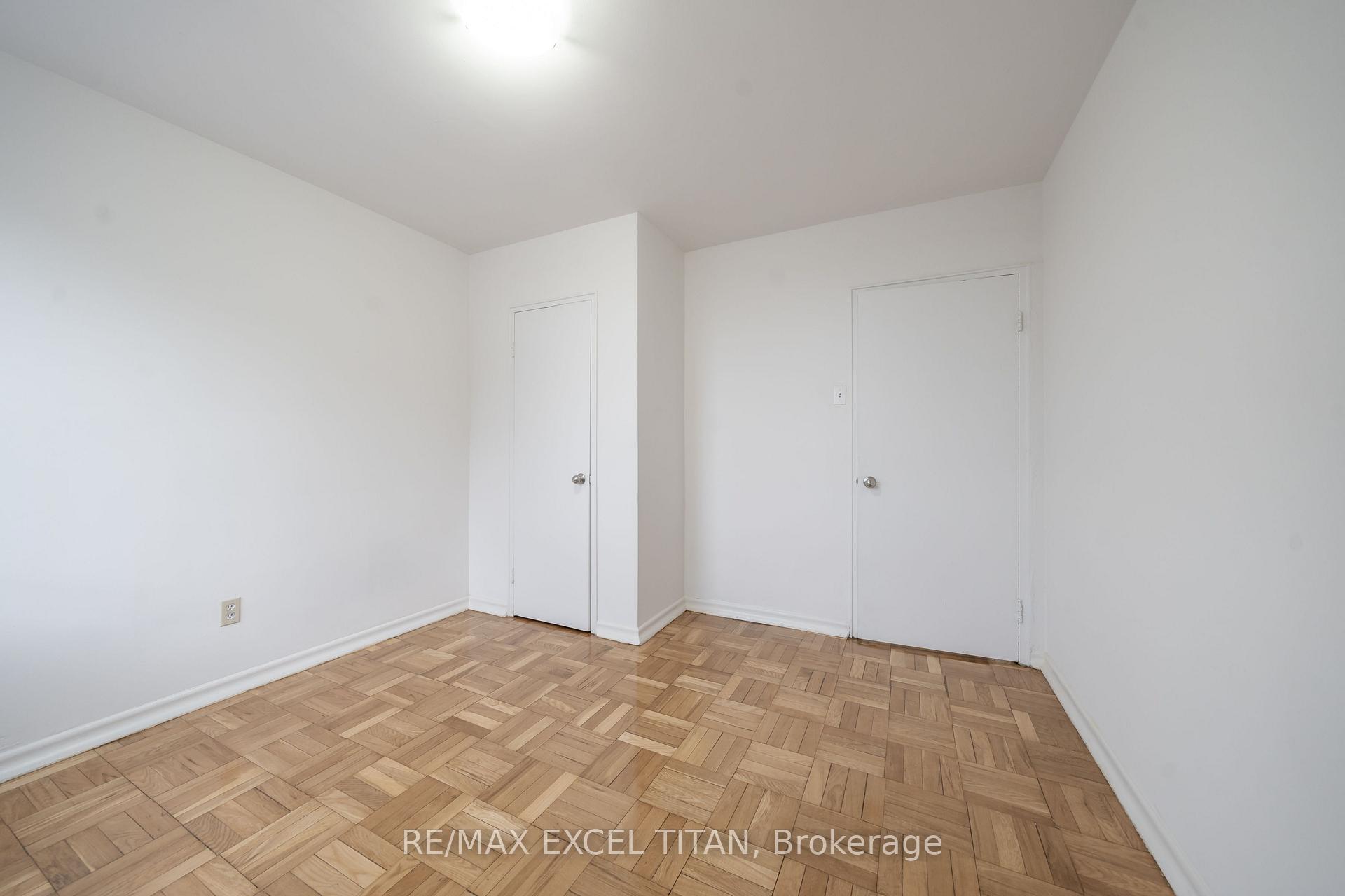 Photo 4 of Unit 106, 2507 Eglinton Avenue W, Toronto, Keelesdale-Eglinton West — HOMEH