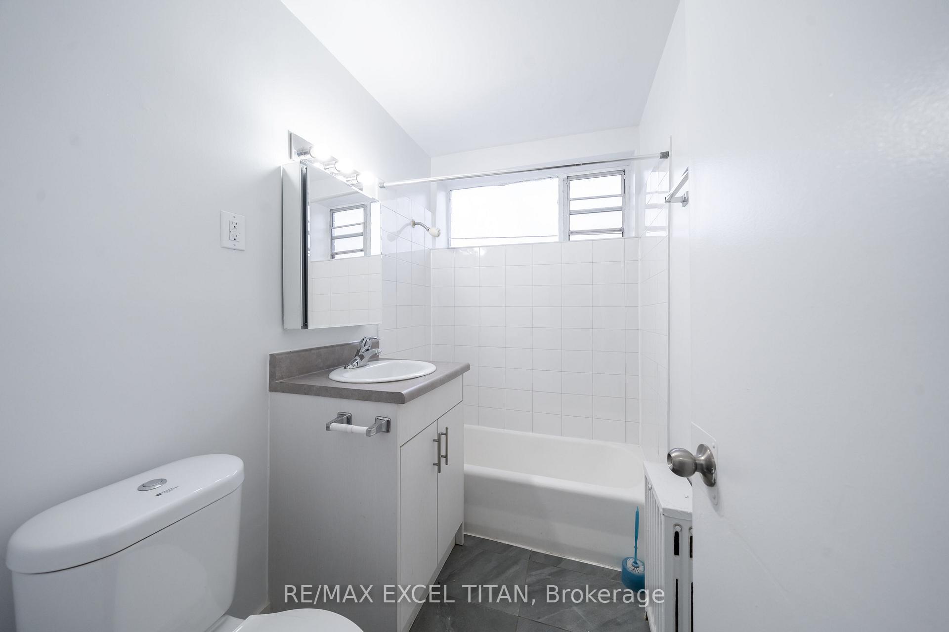 Photo 11 of Unit 106, 2507 Eglinton Avenue W, Toronto, Keelesdale-Eglinton West — HOMEH