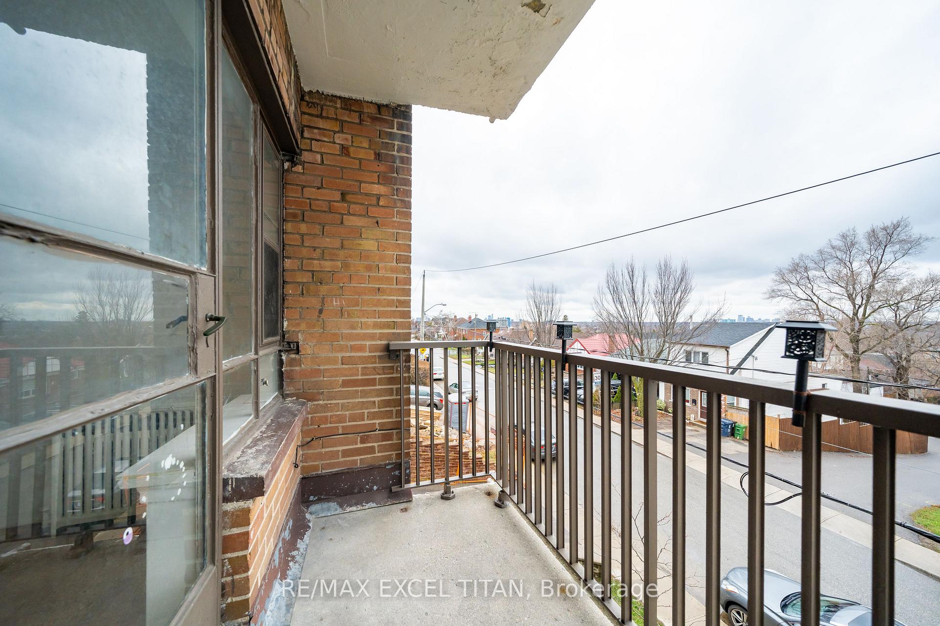 Photo 12 of Unit 106, 2507 Eglinton Avenue W, Toronto, Keelesdale-Eglinton West — HOMEH