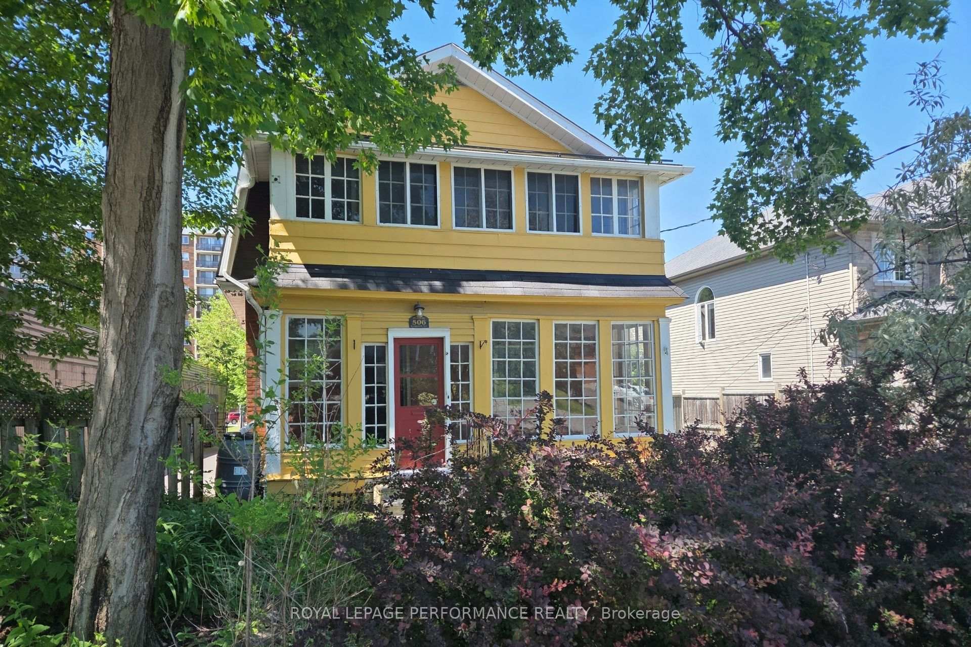 Front of 506 Wentworth Avenue