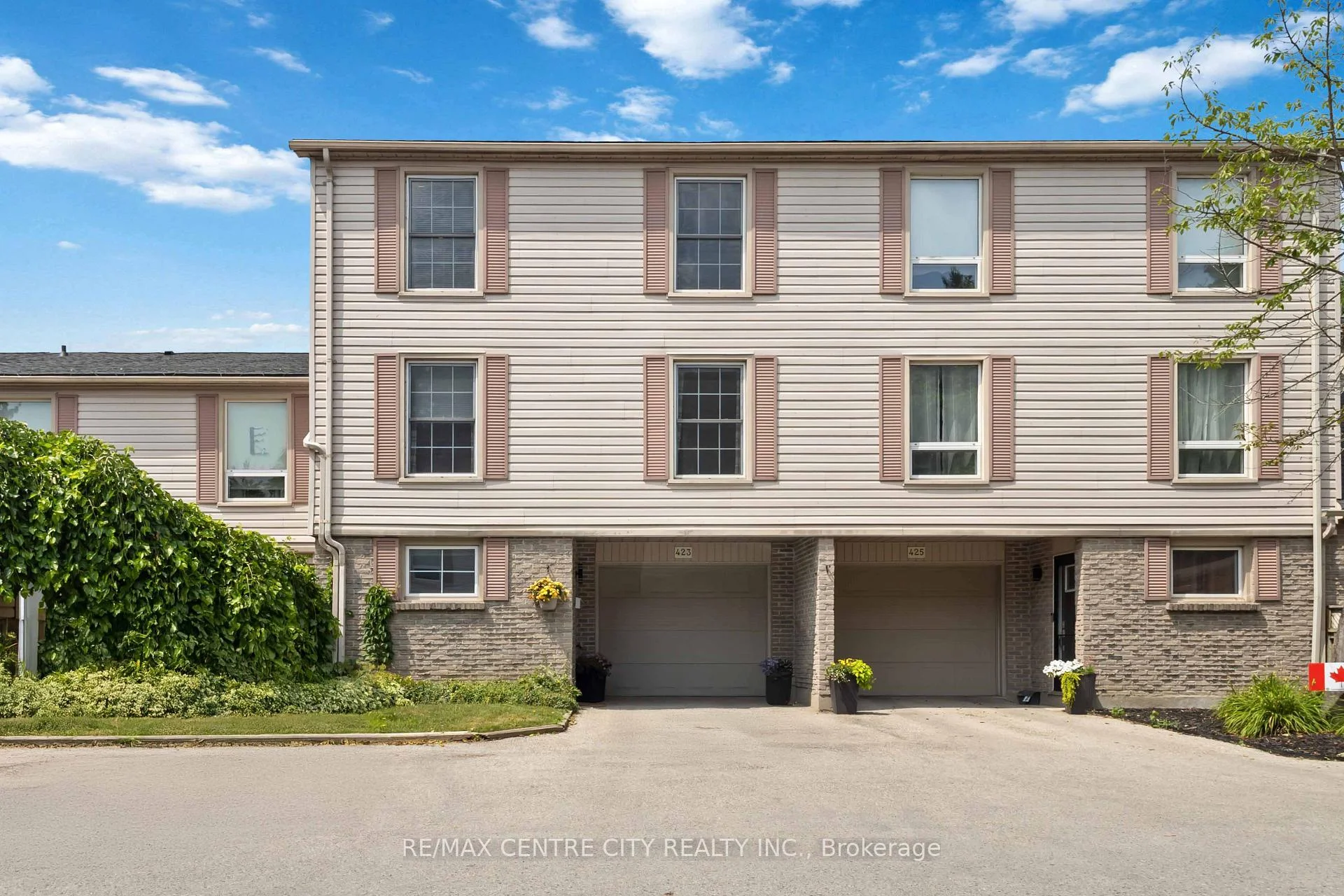 Photo 1 of 423 Everglade Crescent, London, North P — HOMEH