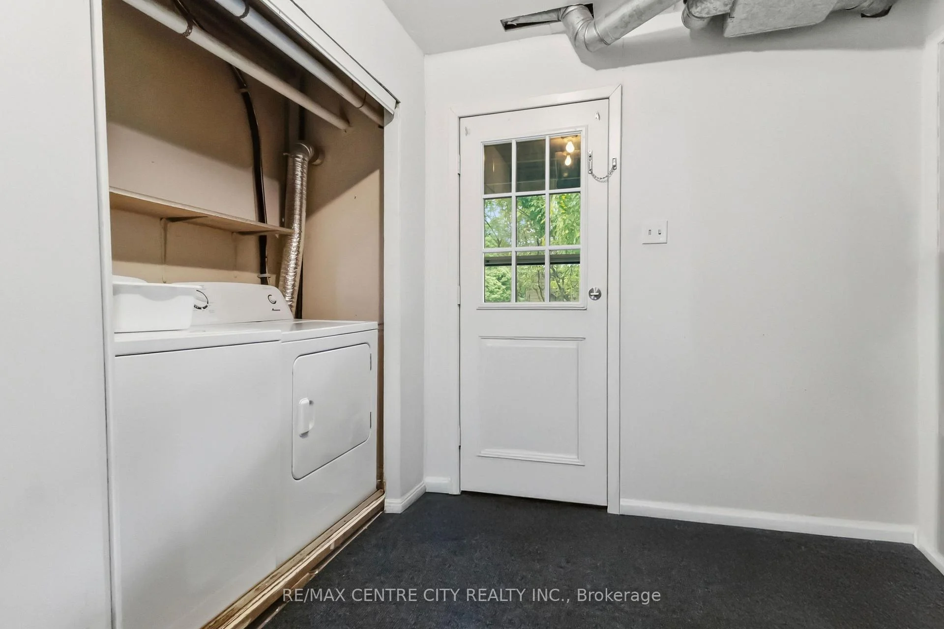 Photo 4 of 423 Everglade Crescent, London, North P — HOMEH