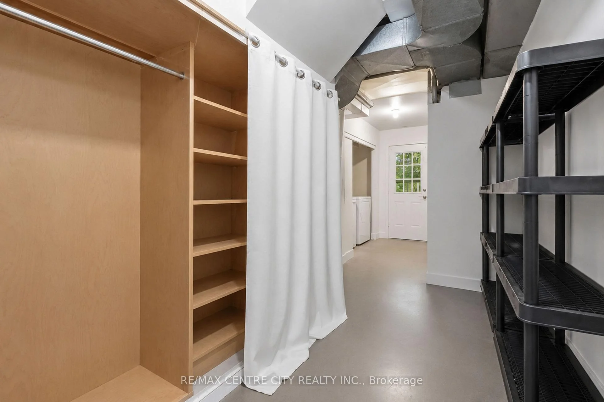Photo 5 of 423 Everglade Crescent, London, North P — HOMEH