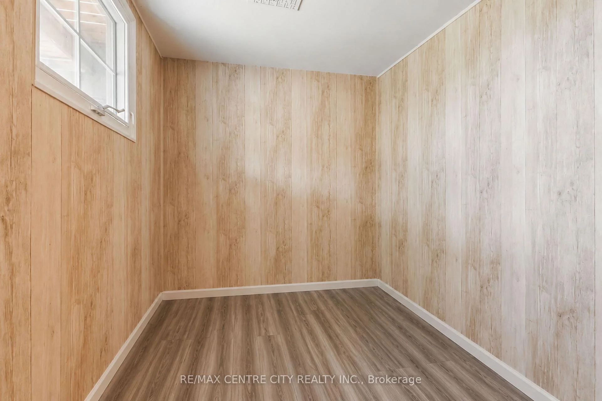 Photo 6 of 423 Everglade Crescent, London, North P — HOMEH
