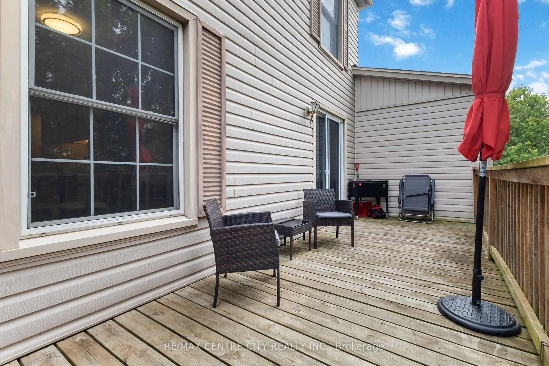 Photo 9 of 423 Everglade Crescent, London, North P — HOMEH