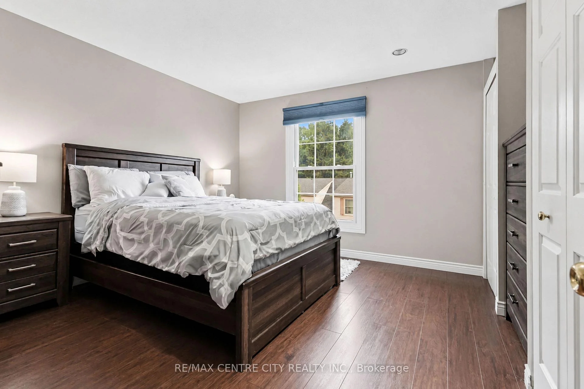 Photo 21 of 423 Everglade Crescent, London, North P — HOMEH