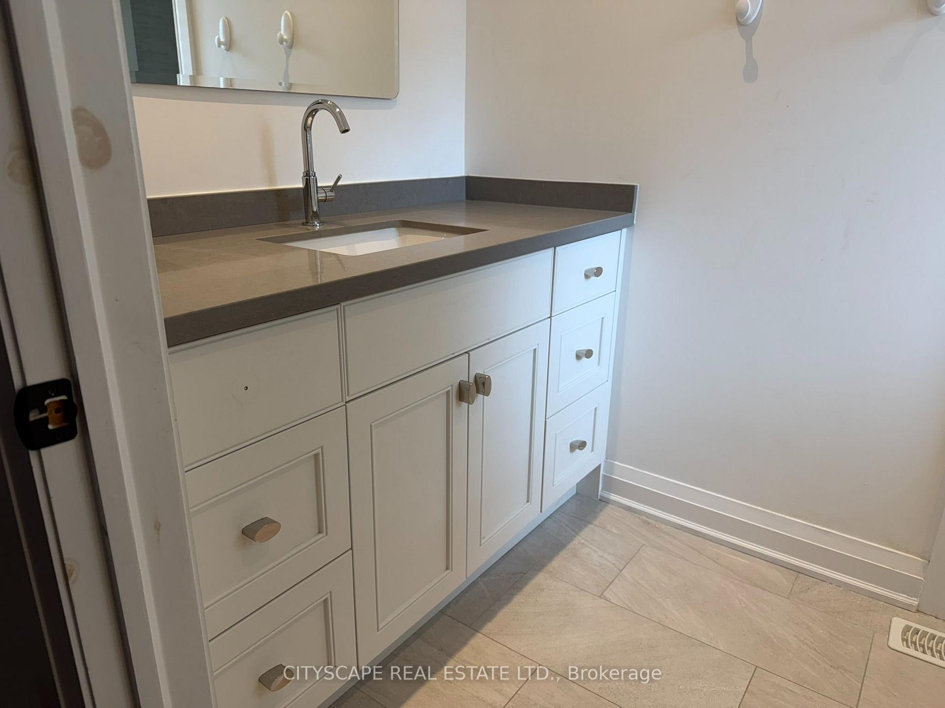 Photo 2 of 2009 Water's Edge Drive, Oakville, Bronte — HOMEH