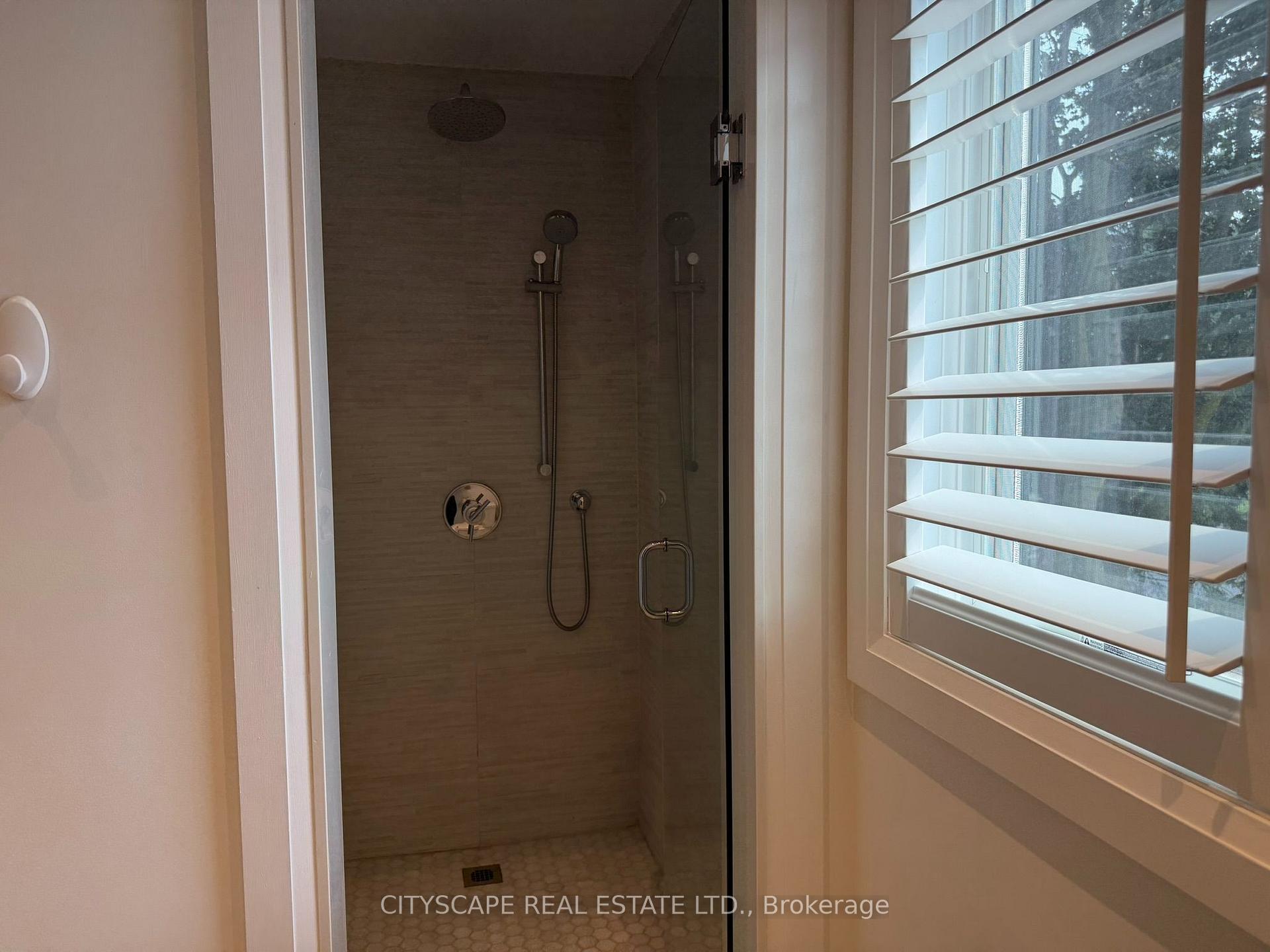 Photo 3 of 2009 Water's Edge Drive, Oakville, Bronte — HOMEH