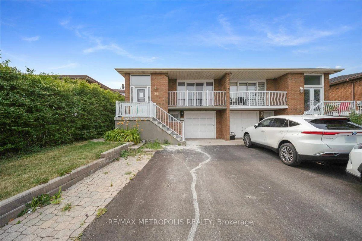 Photo 2 of 39 Jellicoe Crescent, Brampton, Northgate — HOMEH