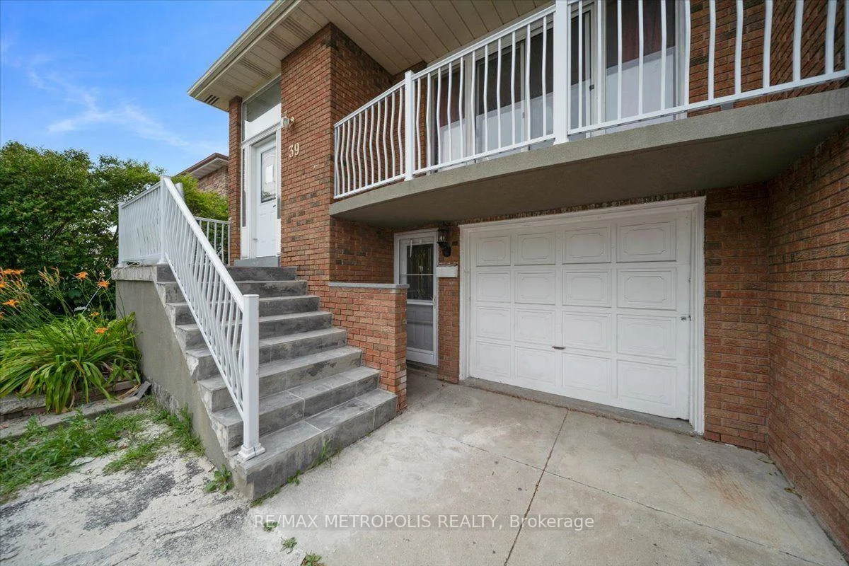 Photo 3 of 39 Jellicoe Crescent, Brampton, Northgate — HOMEH
