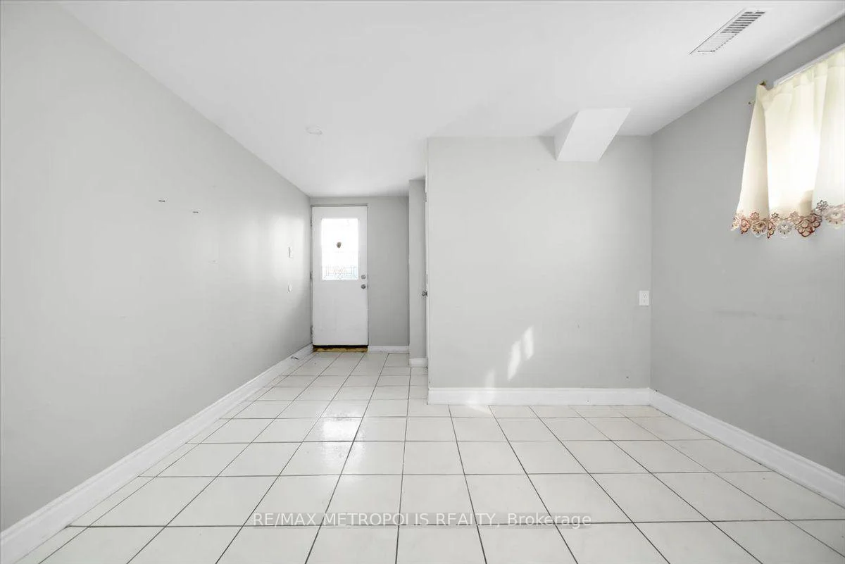 Photo 35 of 39 Jellicoe Crescent, Brampton, Northgate — HOMEH