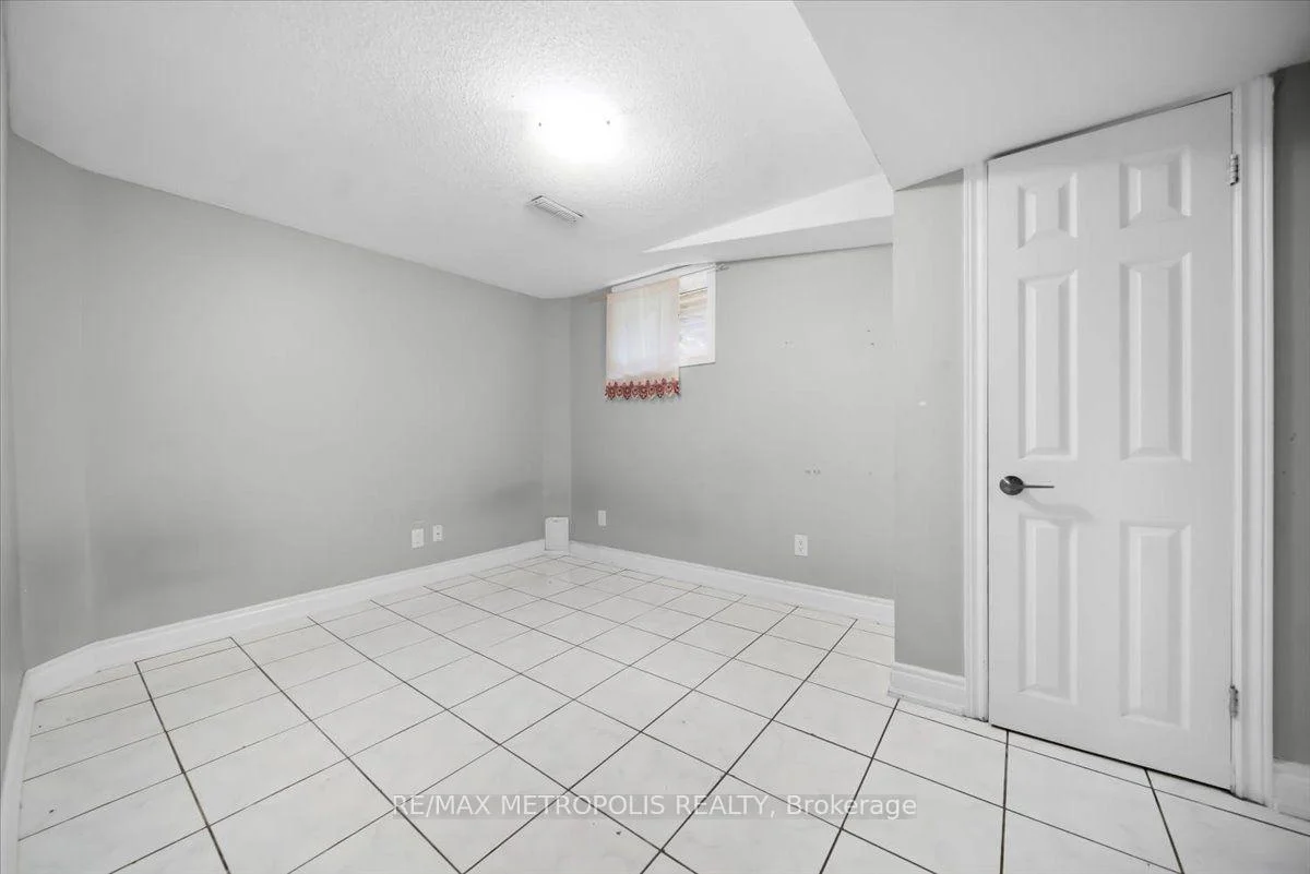 Photo 42 of 39 Jellicoe Crescent, Brampton, Northgate — HOMEH
