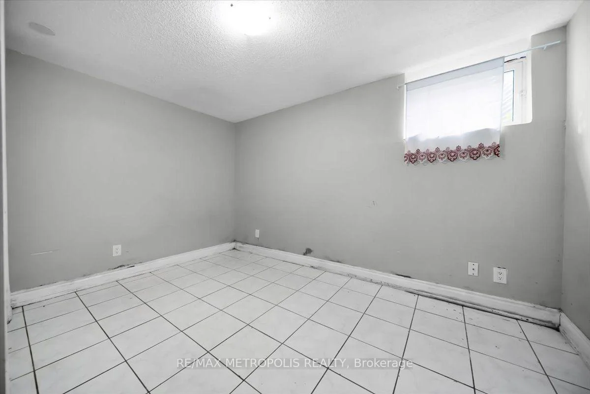 Photo 45 of 39 Jellicoe Crescent, Brampton, Northgate — HOMEH