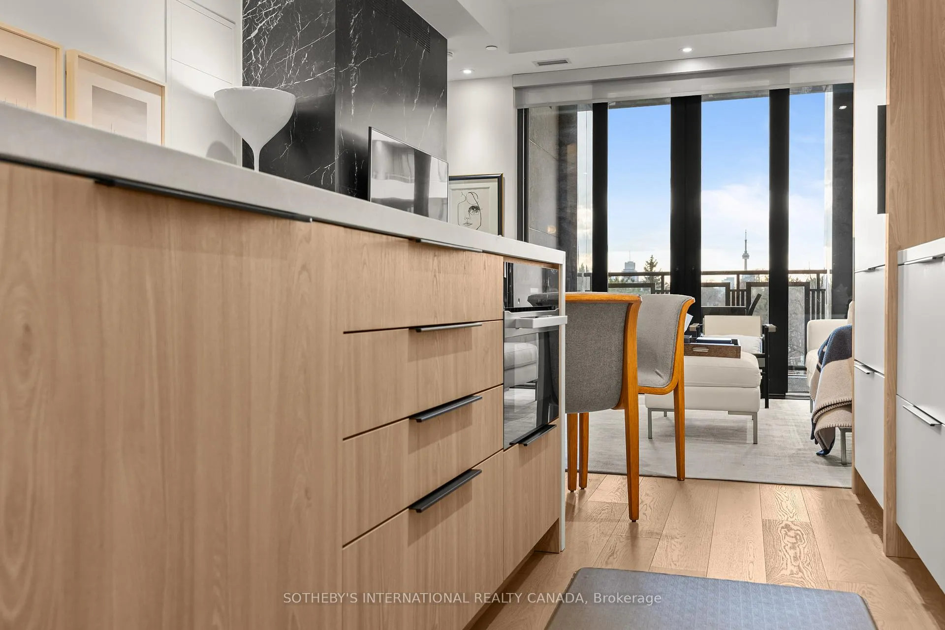 Photo 5 of Unit 510, 2 Forest Hill Road, Toronto, Casa Loma — HOMEH