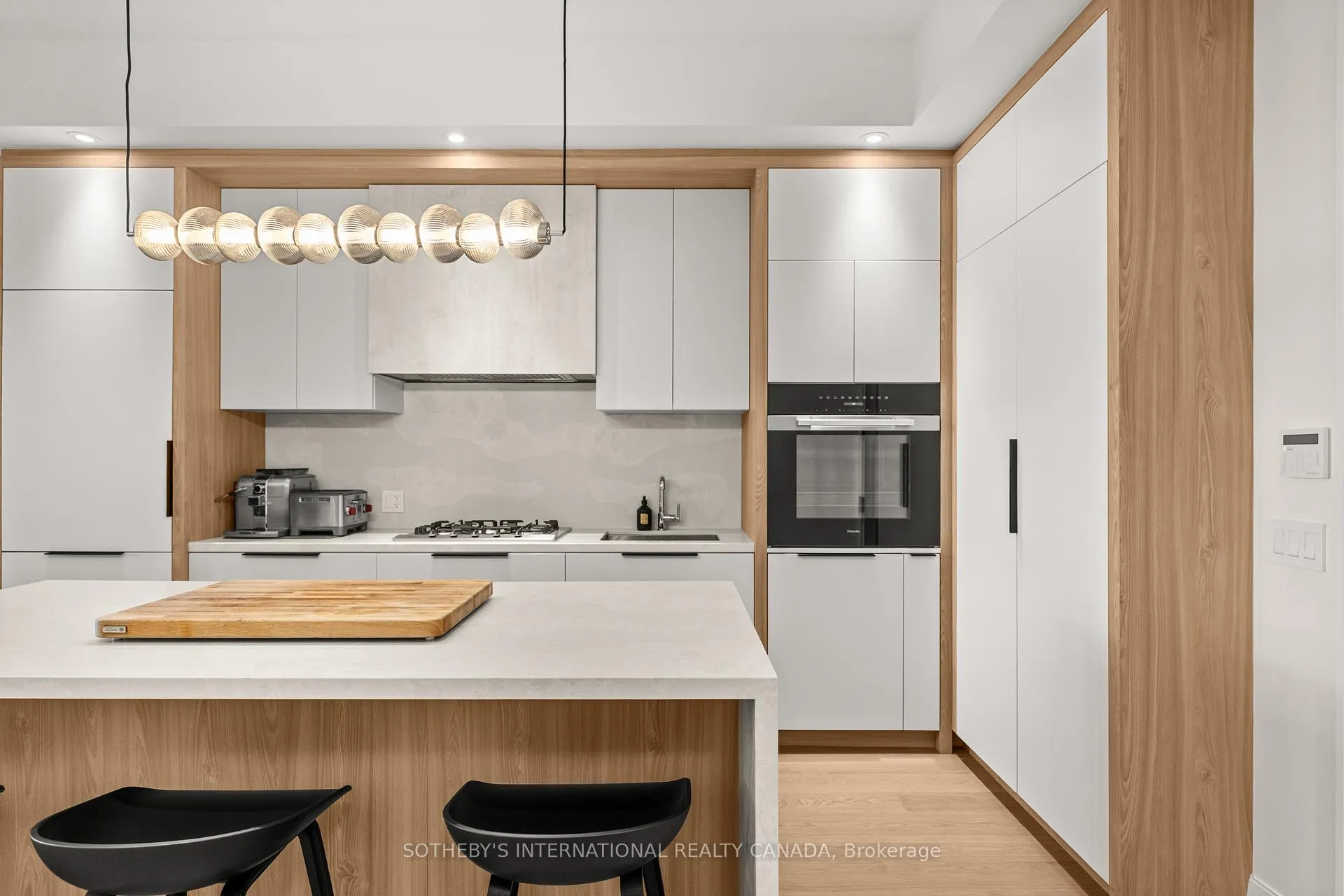 Photo 8 of Unit 510, 2 Forest Hill Road, Toronto, Casa Loma — HOMEH